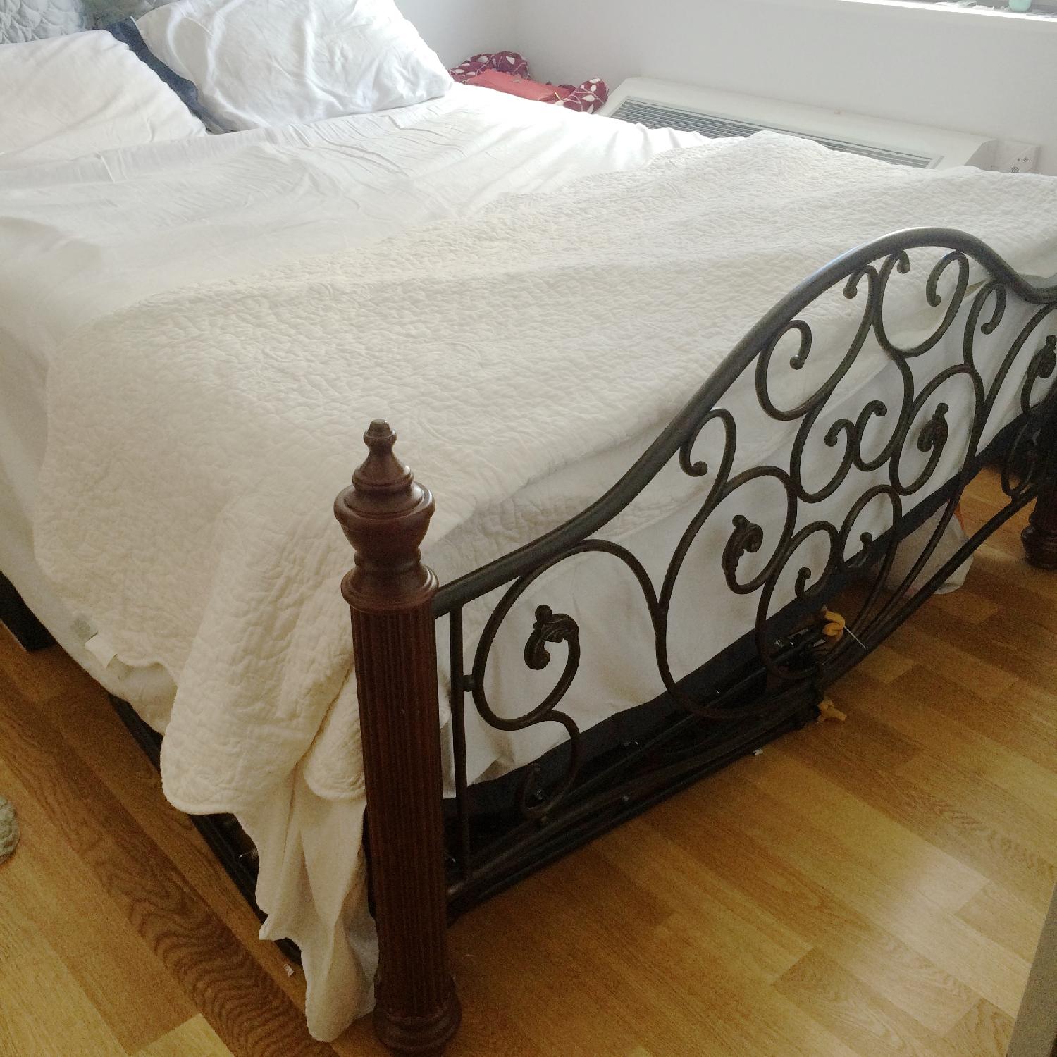 Oxford Creek Bronze Metal Queen Poster Bed - image-2