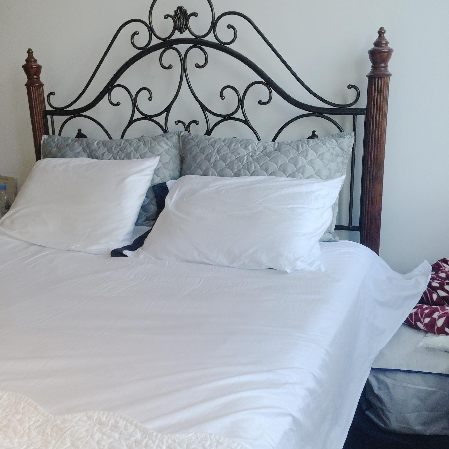 Oxford Creek Bronze Metal Queen Poster Bed - image-3