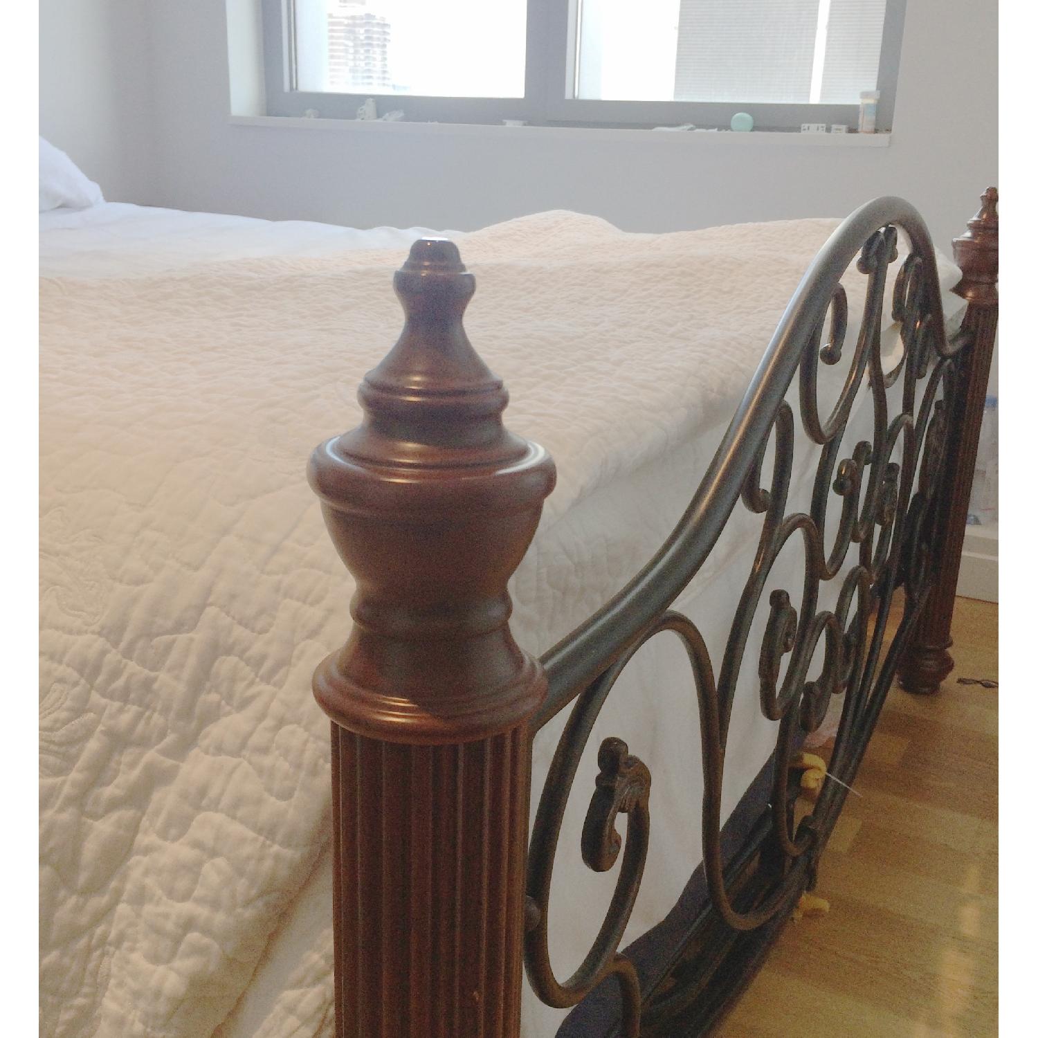 Oxford Creek Bronze Metal Queen Poster Bed - image-4