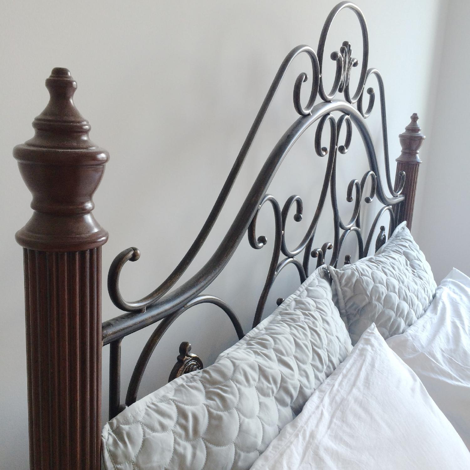 Oxford Creek Bronze Metal Queen Poster Bed - image-5