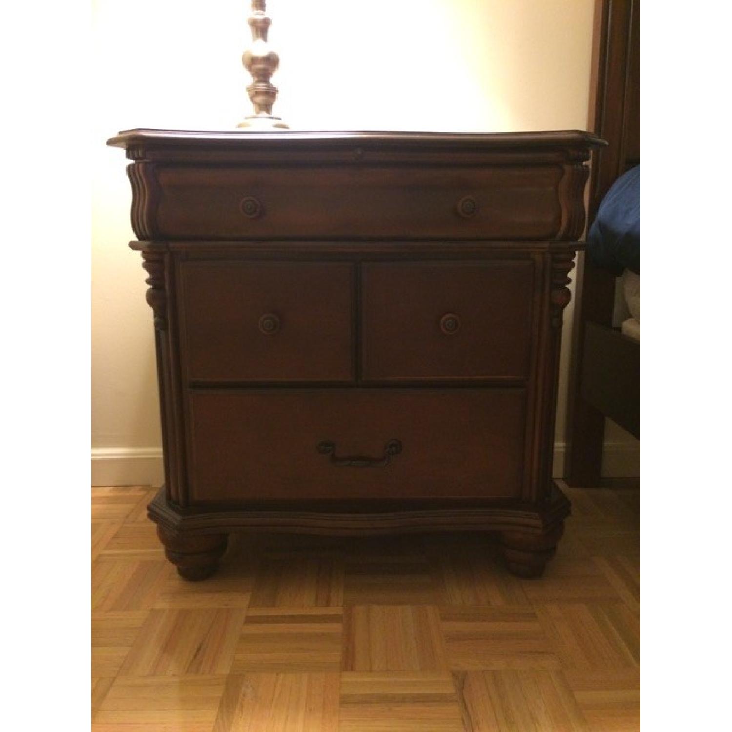 American Signature Vineyard Manor Bedroom Set - image-3