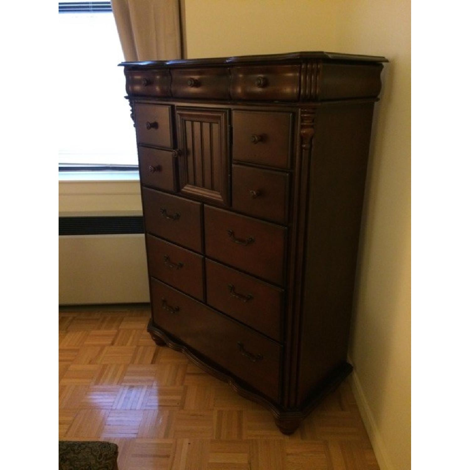 American Signature Vineyard Manor Bedroom Set - image-5