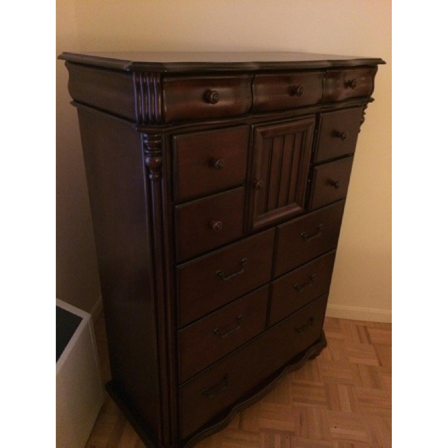 American Signature Vineyard Manor Bedroom Set - image-6