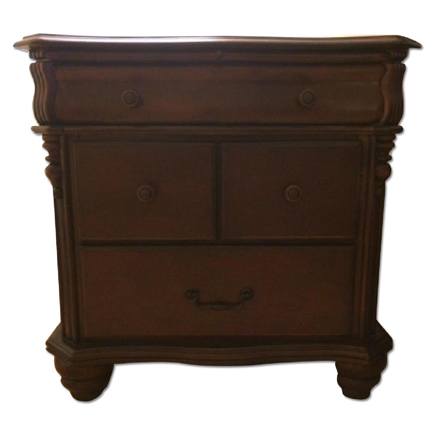 American Signature Vineyard Manor Bedroom Set - image-9