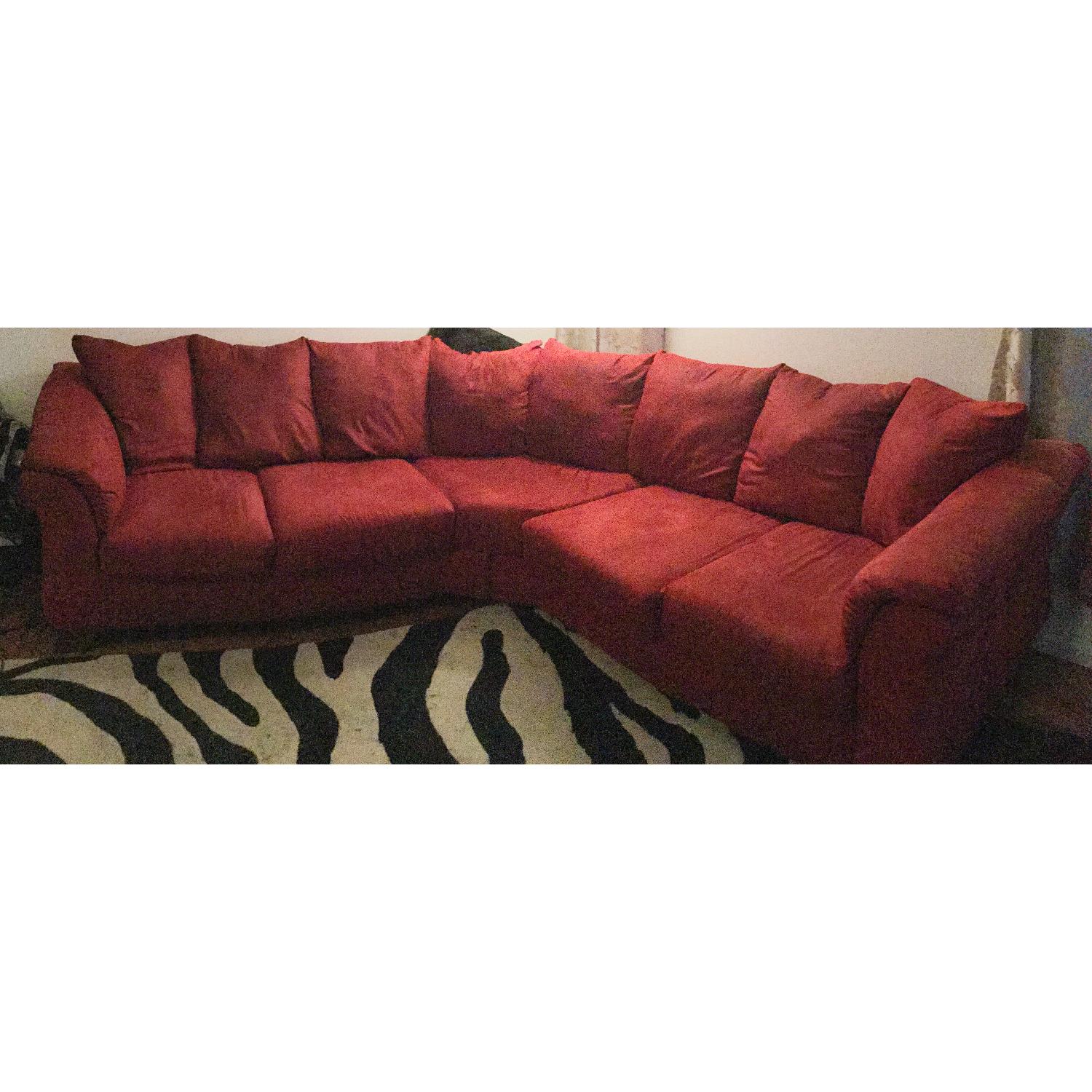 Ashely's Sectional - image-4