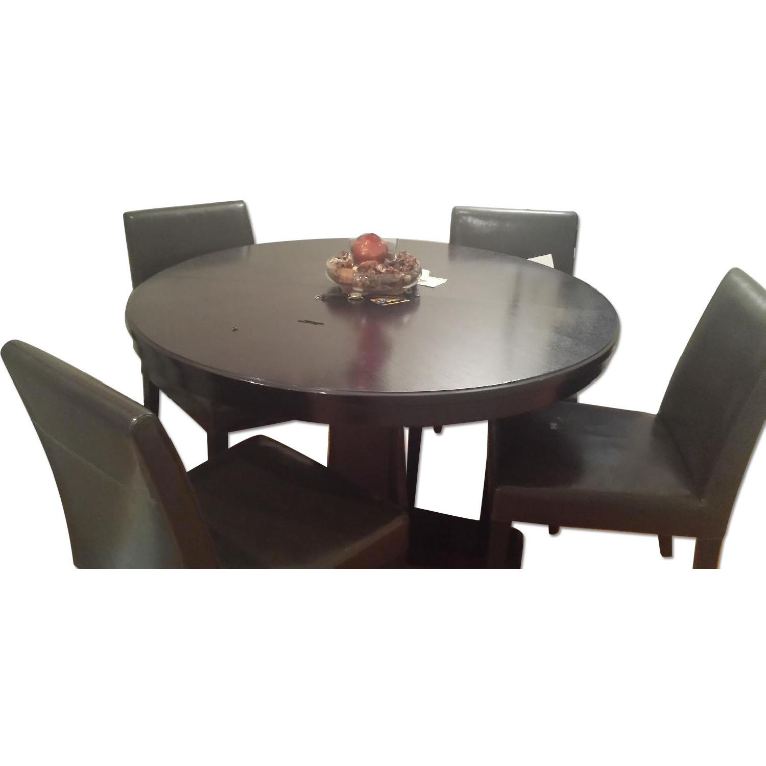 Crate & Barrel Round Dining Table w/ 4 Chairs AptDeco