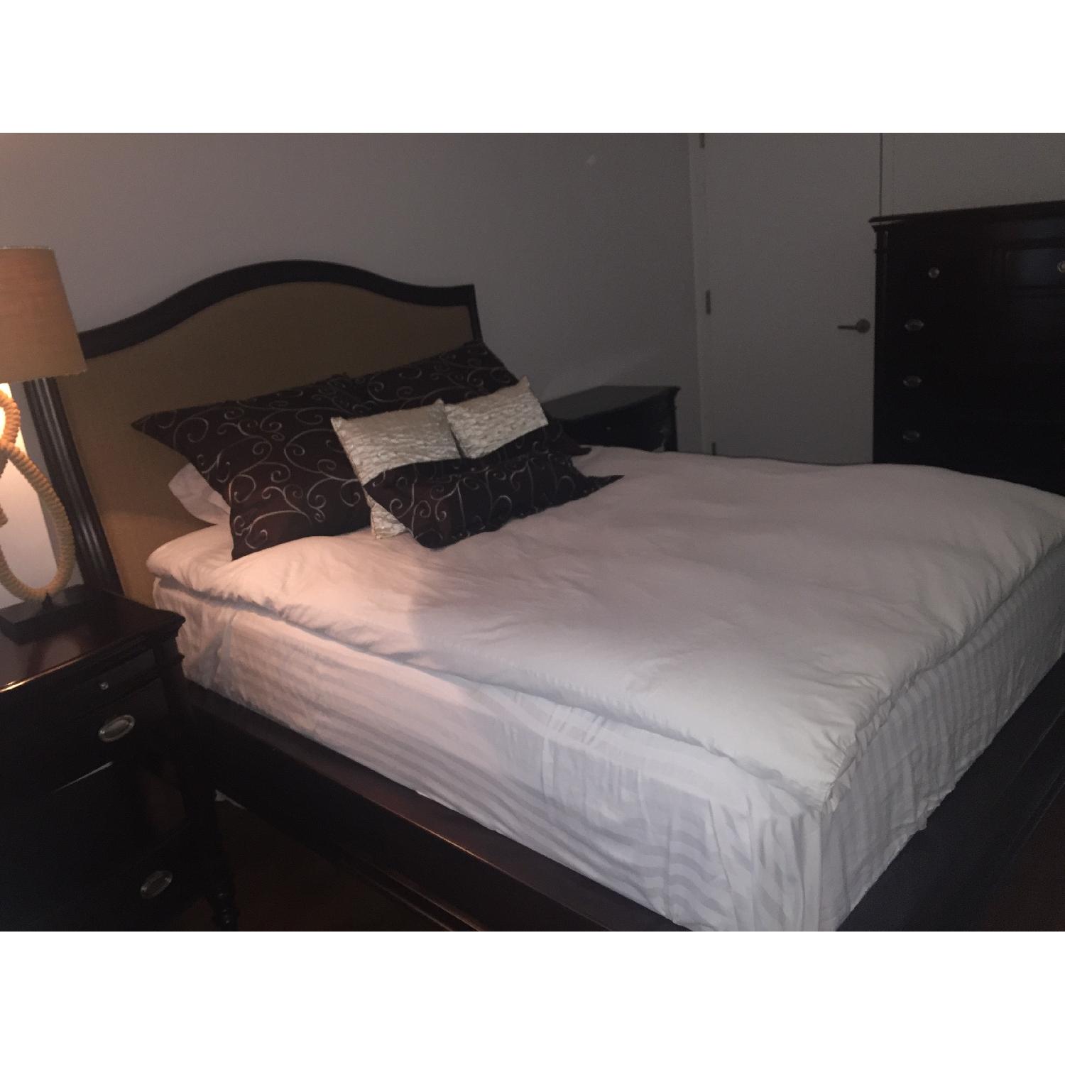 Haverty's 3 Piece Queen Bedrom Set - image-2