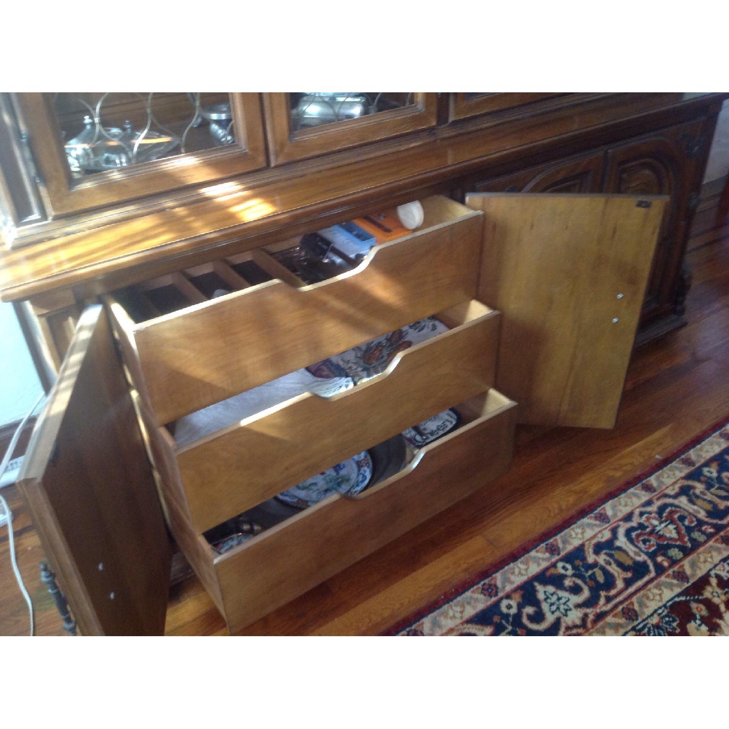 Thomasville Mid Century China cabinet - image-4