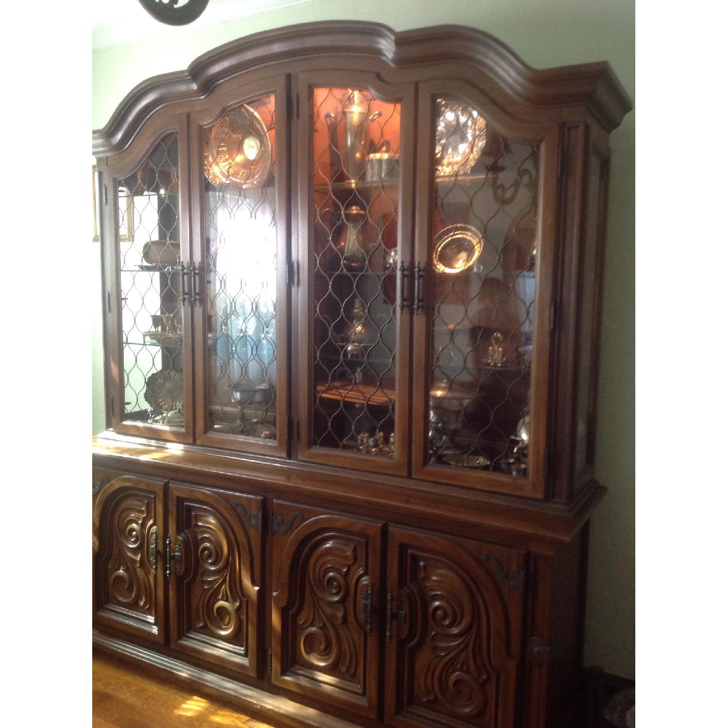 Thomasville Mid Century China cabinet - image-5