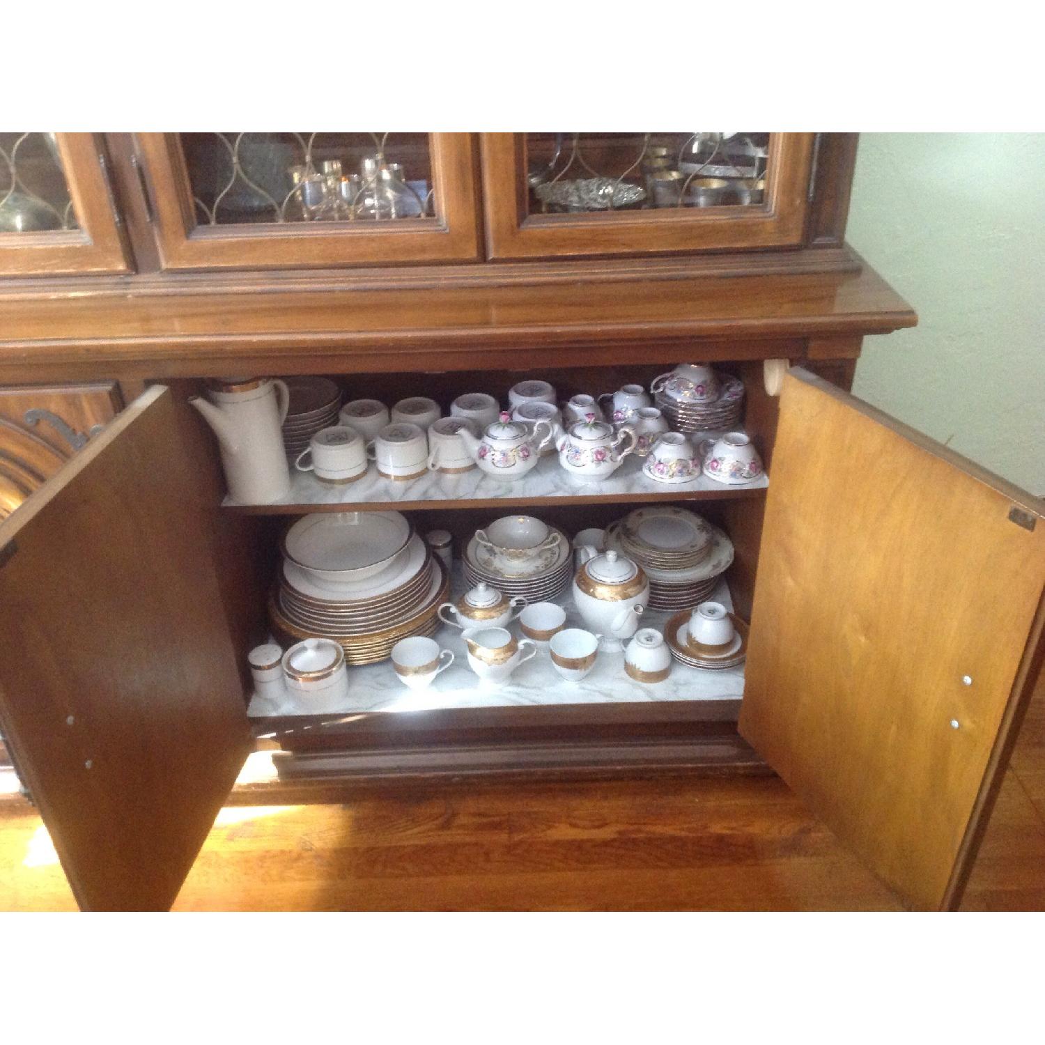 Thomasville Mid Century China cabinet - image-6