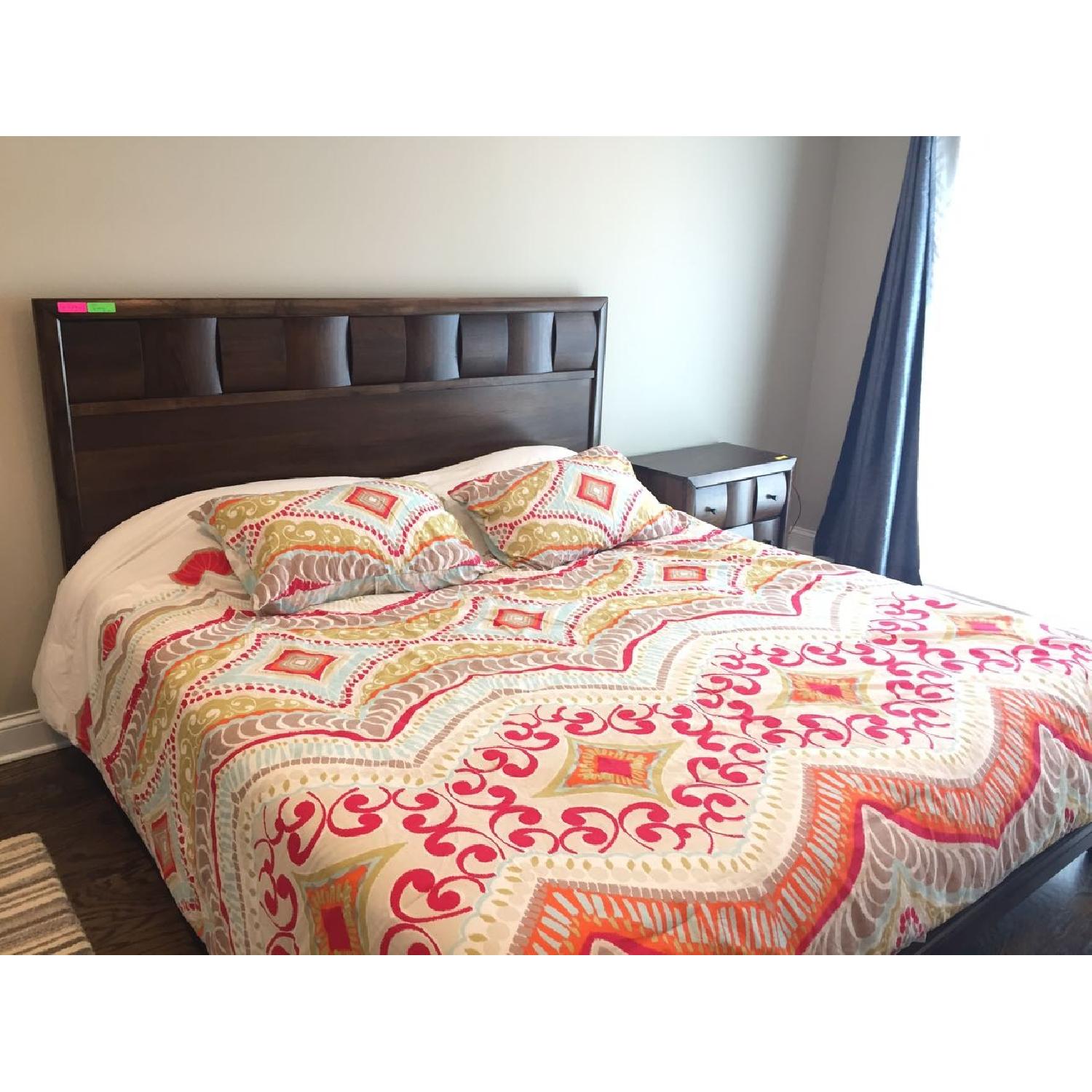 Raymour & Flanigan Jovie King Size Bed AptDeco