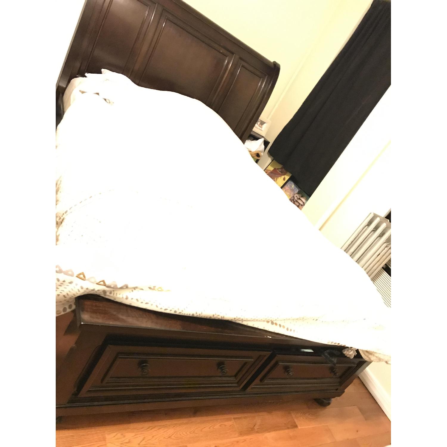 Ashley's Porter Queen Size Sleigh Bed - image-1