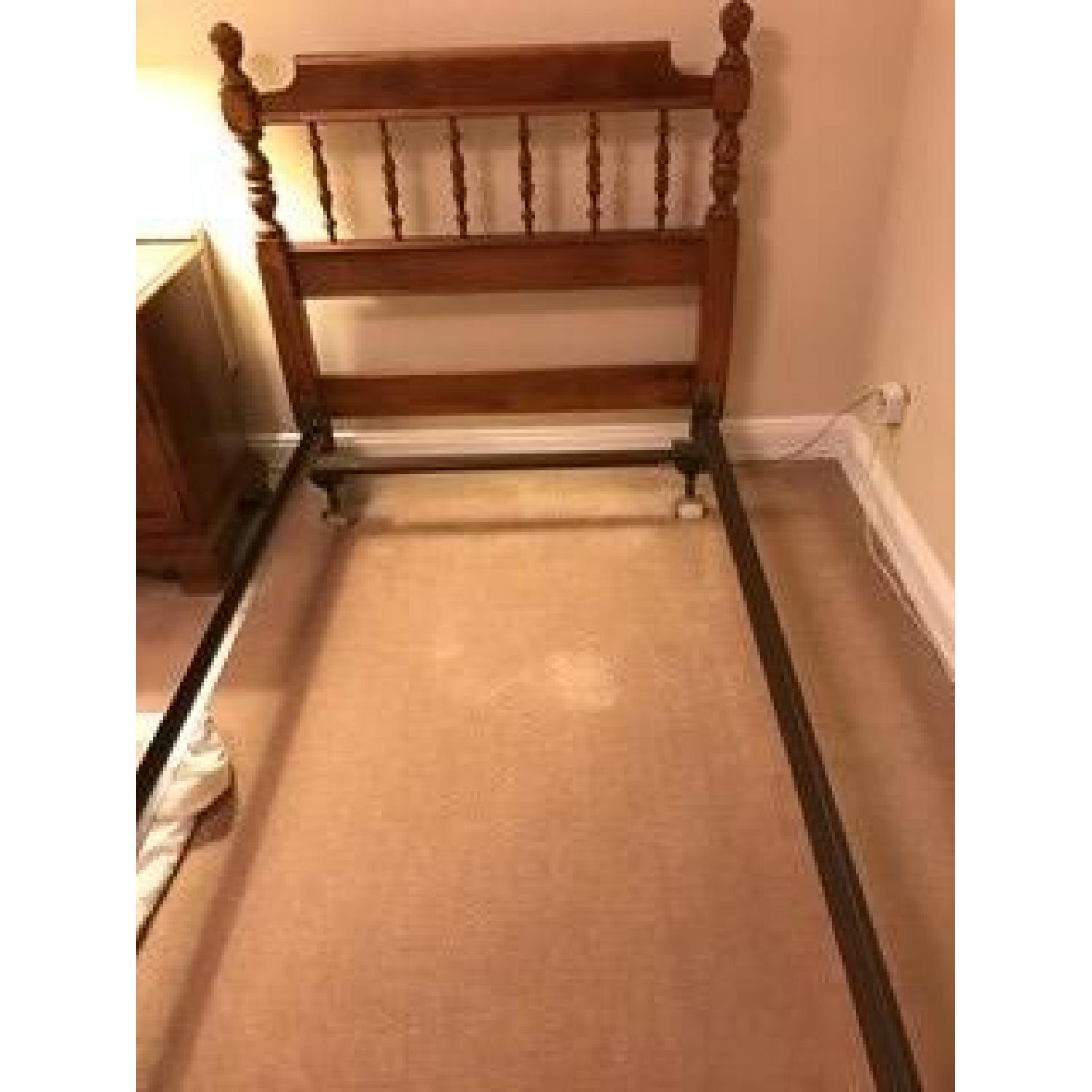 Ethan Allen 6 Piece Bedroom Set - image-4