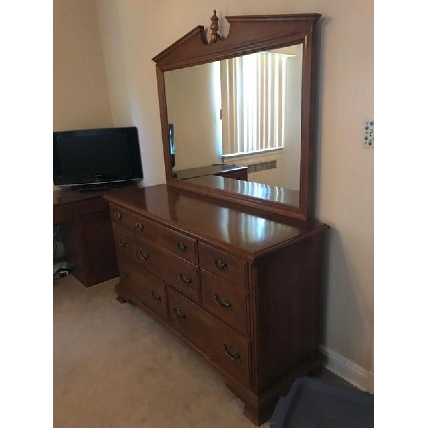 Ethan Allen 6 Piece Bedroom Set - image-9