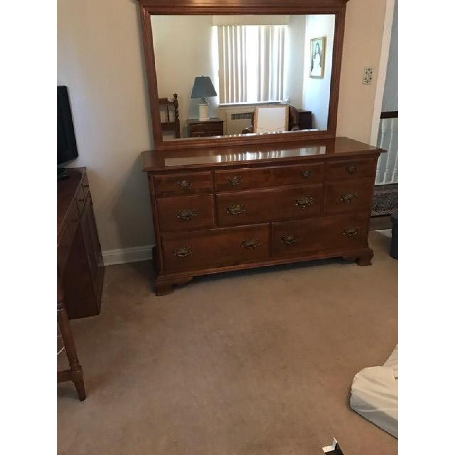 Ethan Allen 6 Piece Bedroom Set - image-11