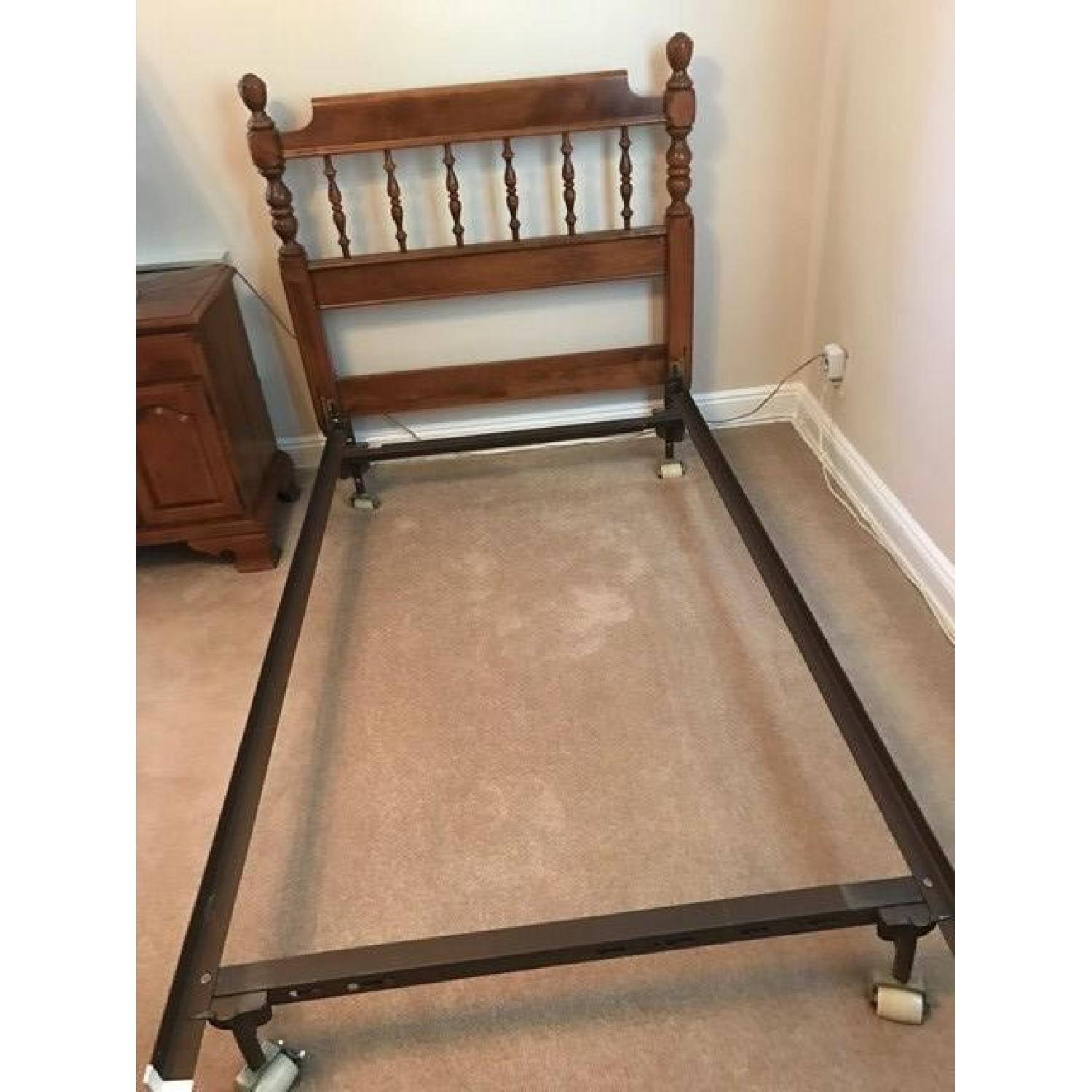 Ethan Allen 6 Piece Bedroom Set - image-16