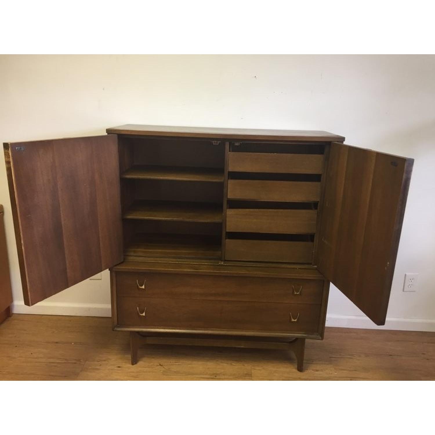 Broyhill Brasilia Gentleman's Door Chest - image-4