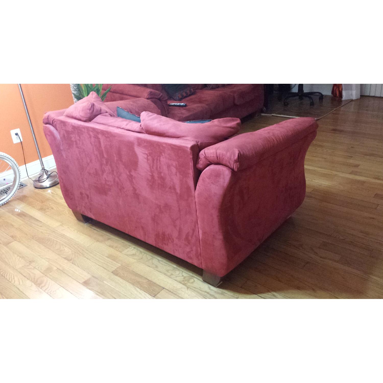 Value City Furniture 3 Seater Sofa + Loveseat - image-2