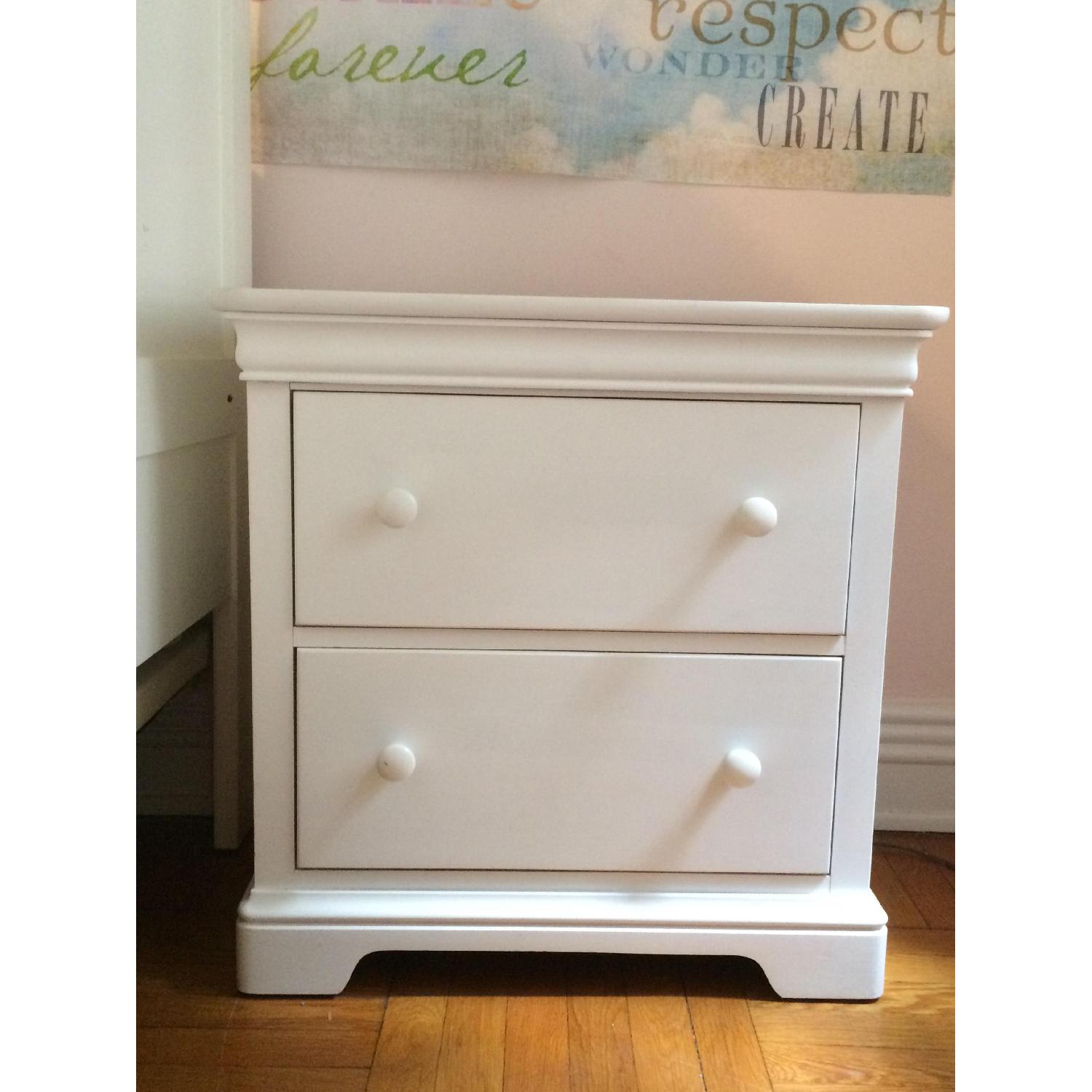 Raymour & Flanigan White 3Piece Full Size Bedroom Set AptDeco