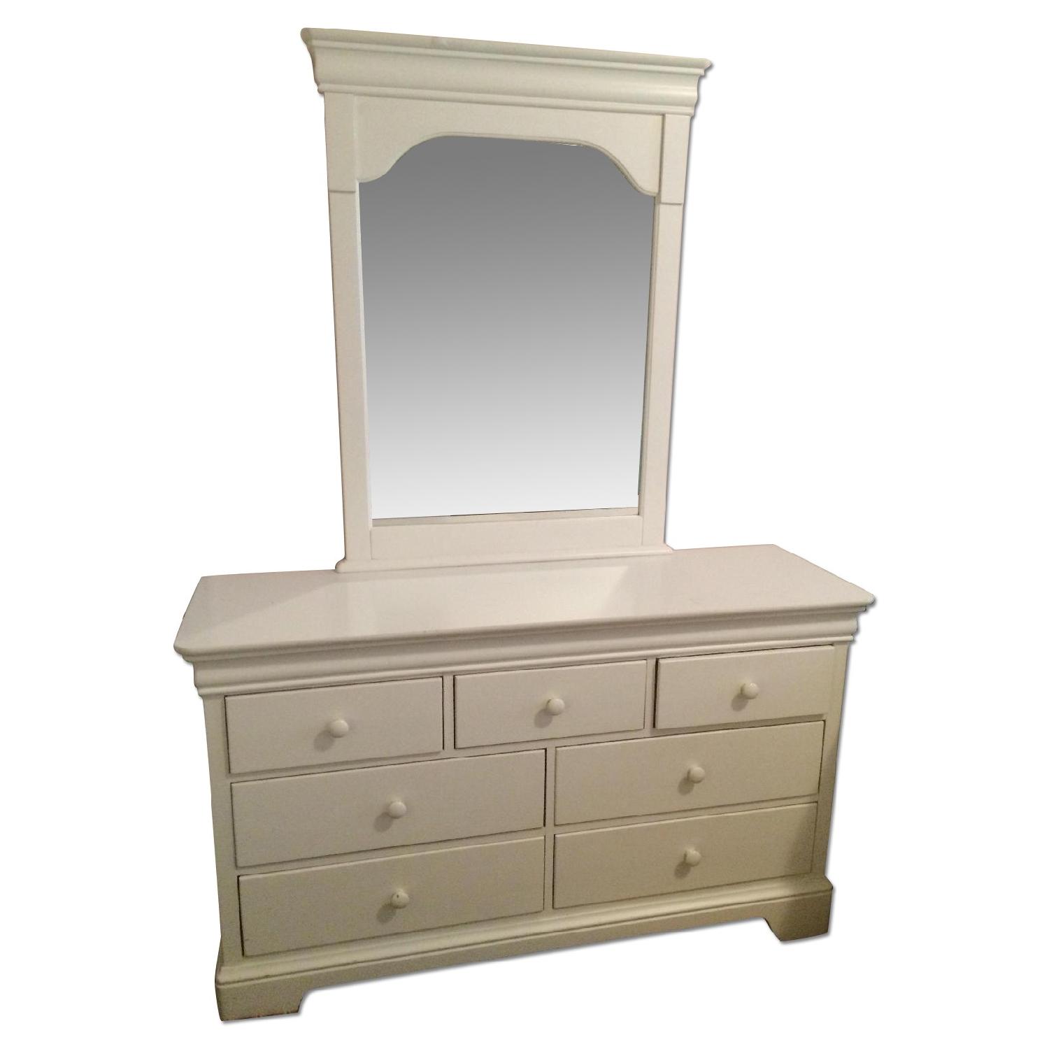 Raymour & Flanigan White 3Piece Full Size Bedroom Set AptDeco