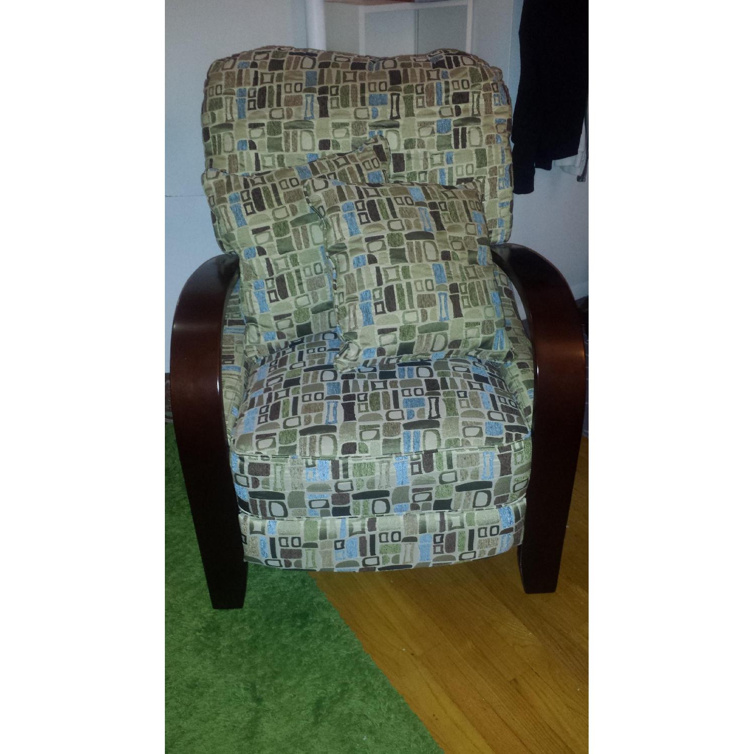 Synergy Home Furnishings Recliner - image-1