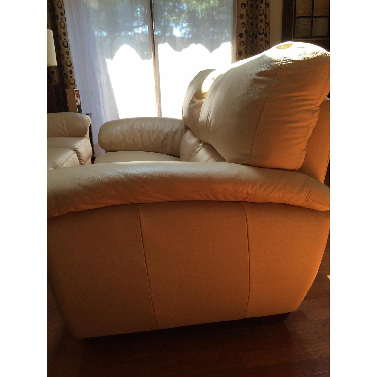 Rooms To Go 5 Piece Leather Living Room Set - image-4