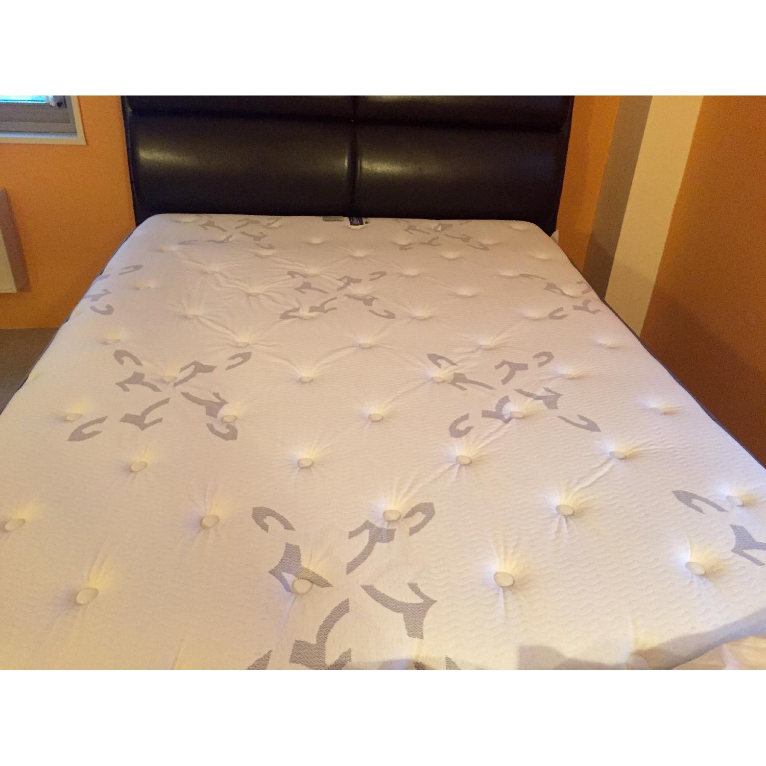 North Hampton Queen Size Bed Brown w/ Leather Head/Foot Board - image-2