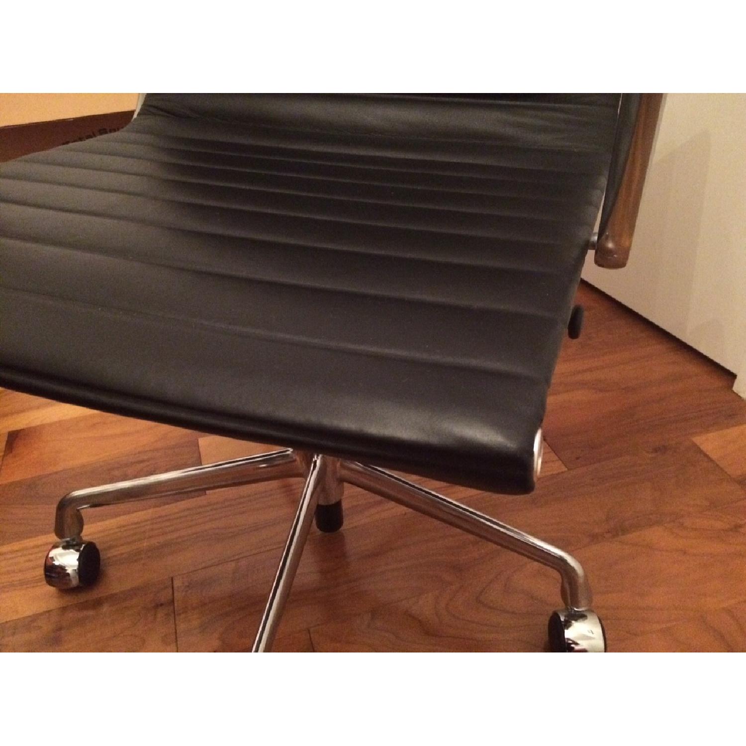 Eames Aluminum Group Management Chair with Pneumatic Lift - image-2