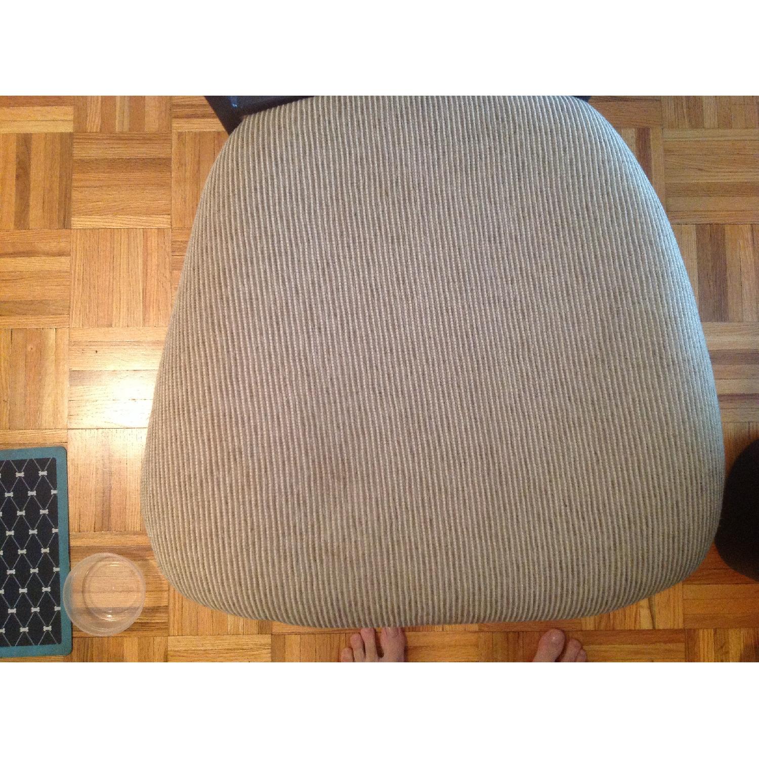 Ethan Allen Vintage Solid Oak Table w/ 4 Chairs - image-9