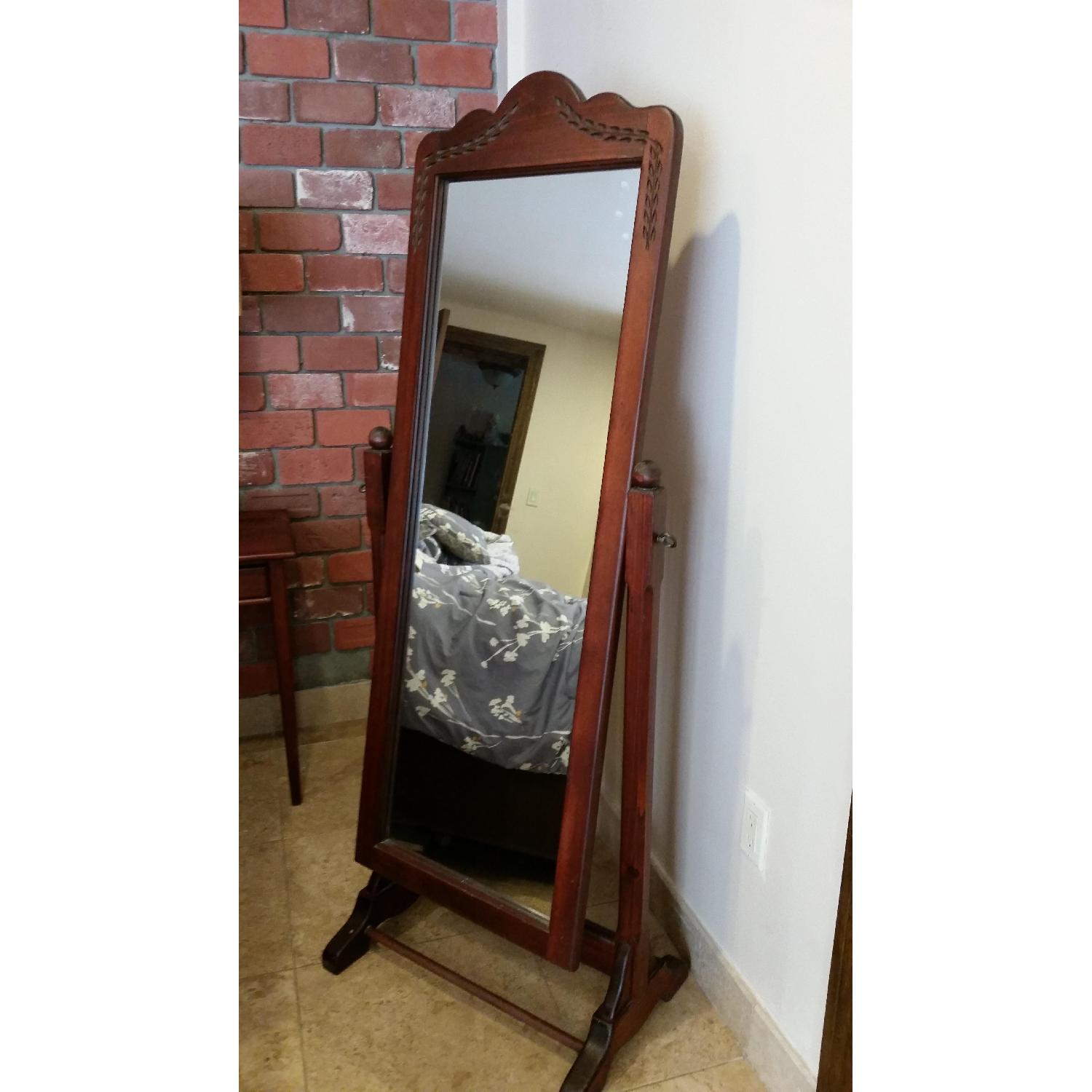 Southern Craftsmen's Guild Hand-Made Queen Size Bedroom Set - image-5