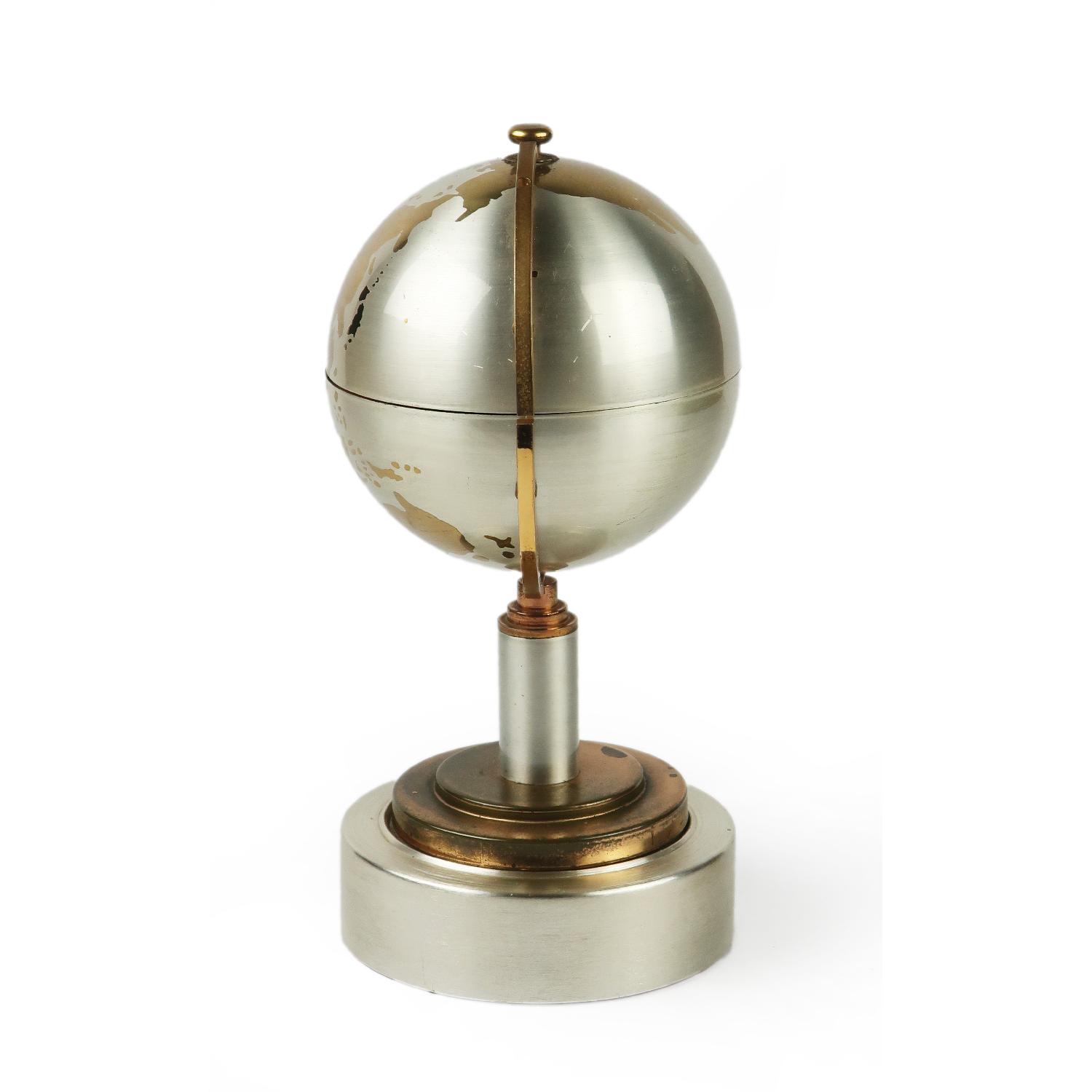 Windmill Vintage Globe Cigarette Case - image-7