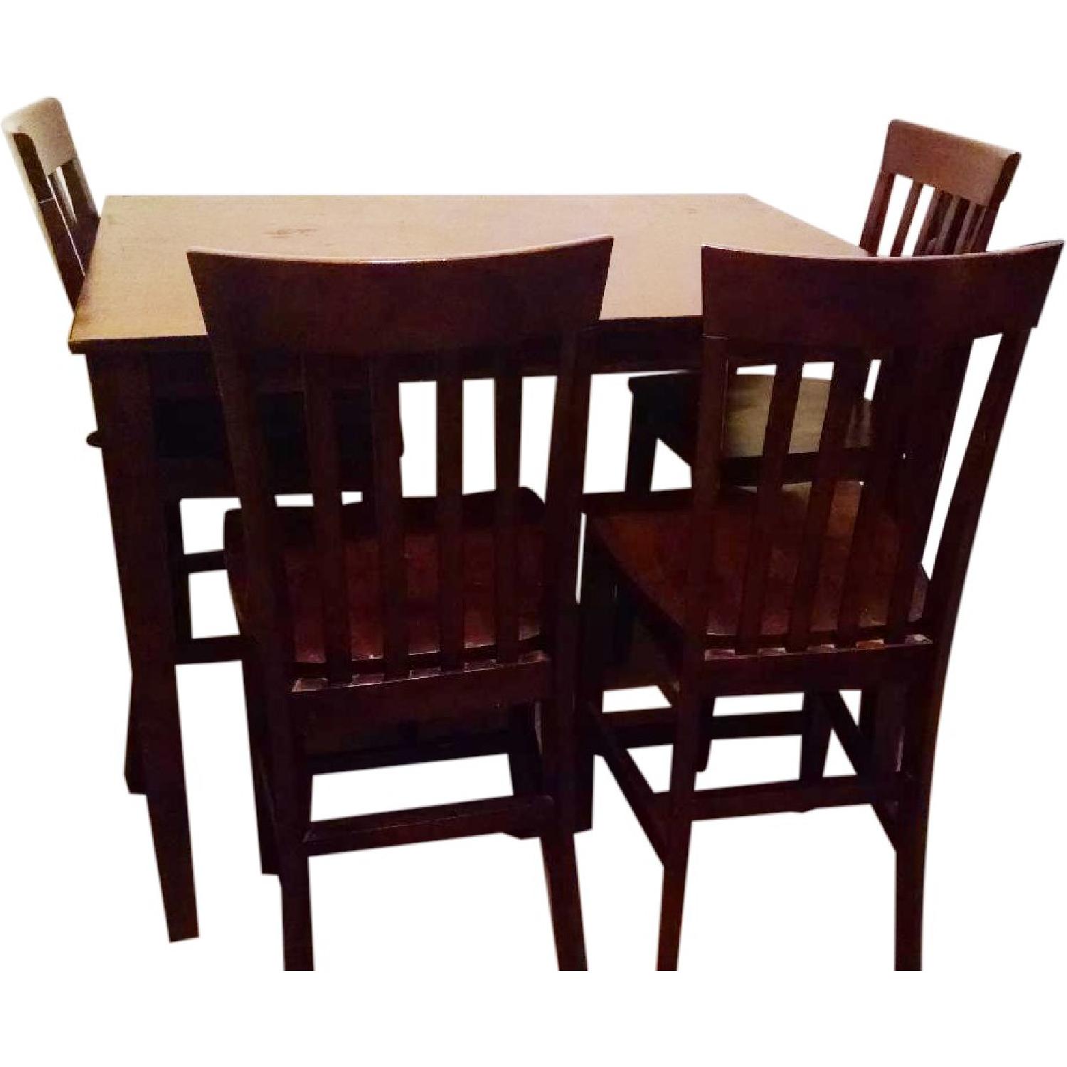 Raymour & Flanigan Dining Table w/ 4 High Chairs AptDeco