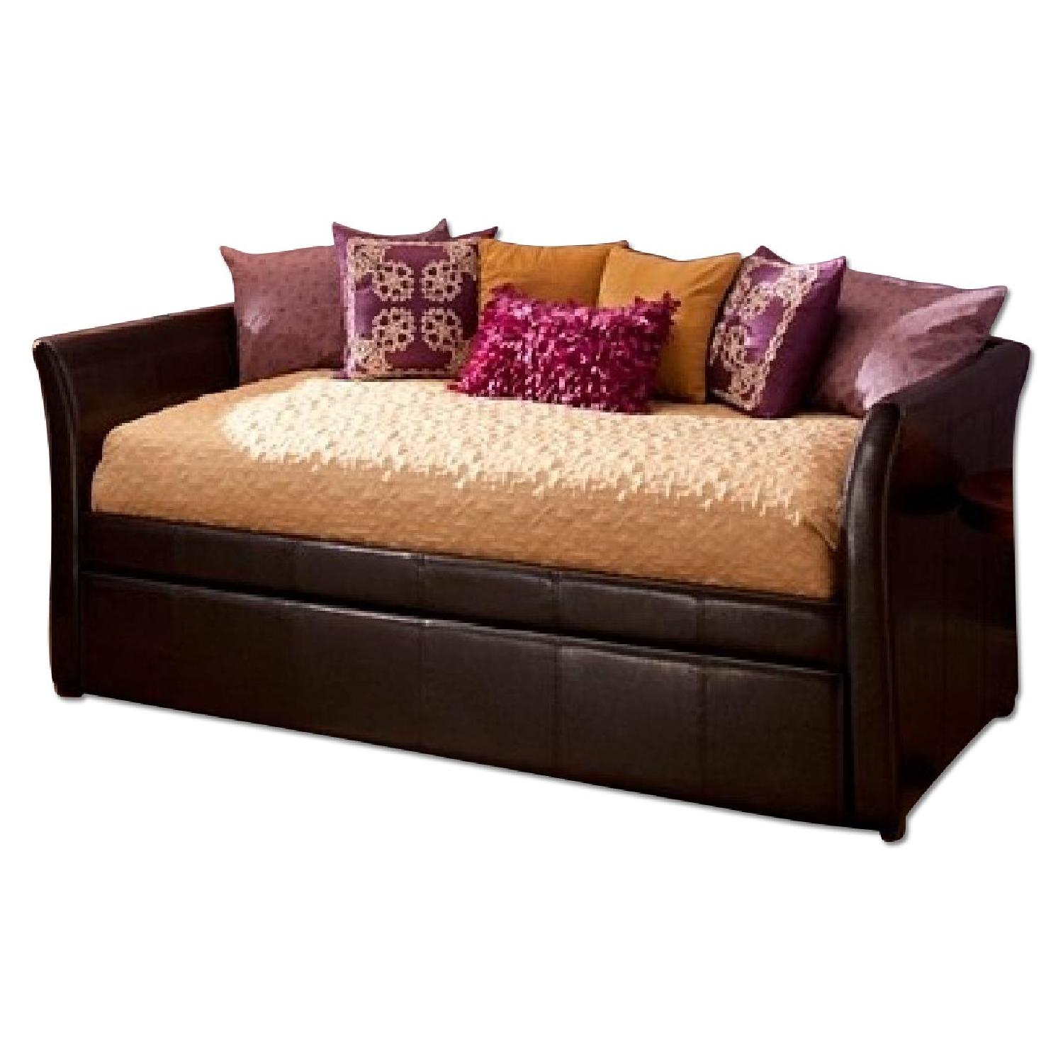 Sydney Daybed with Trundle AptDeco
