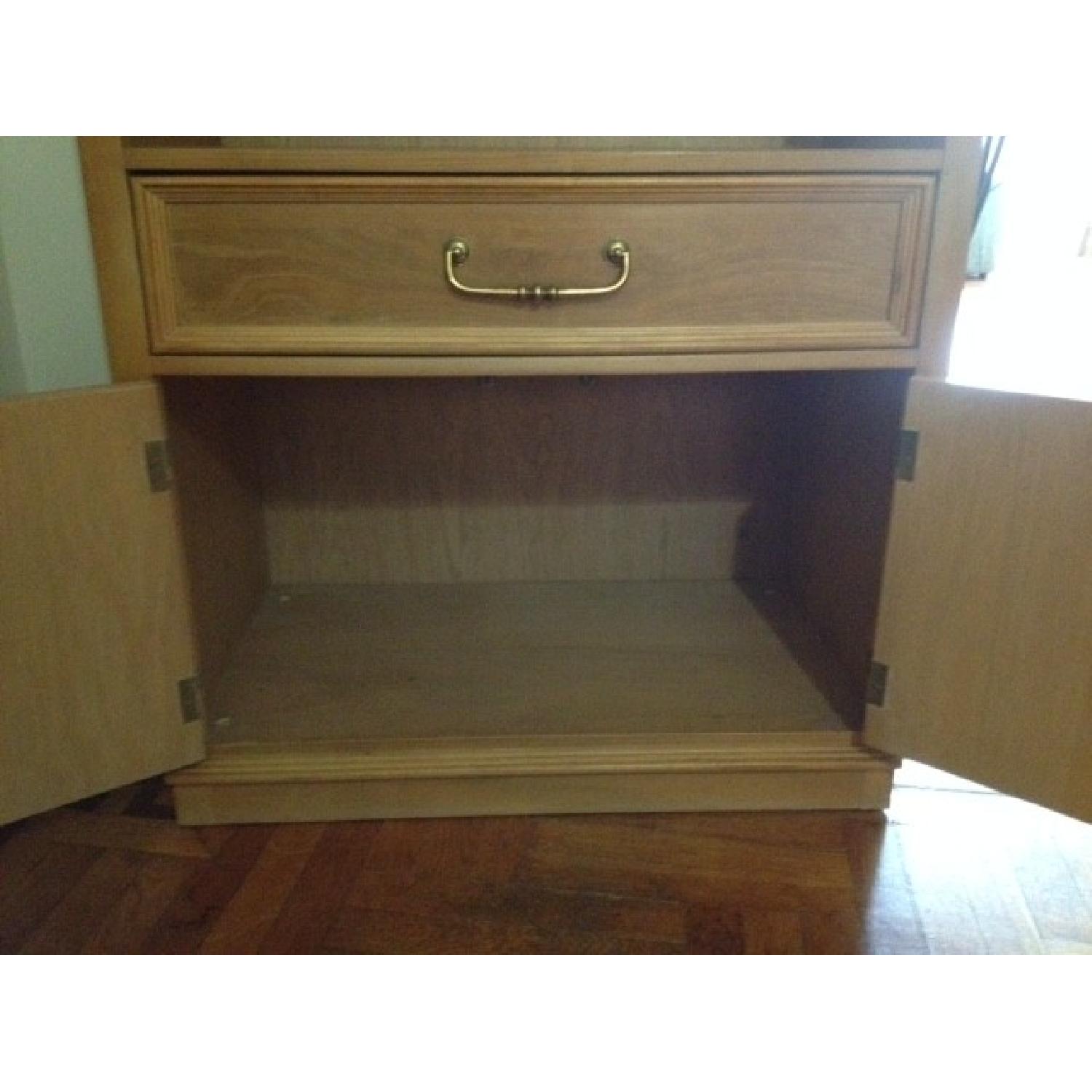 Ethan Allen Solid Oak Bookcase With Recessed Lighting - image-4