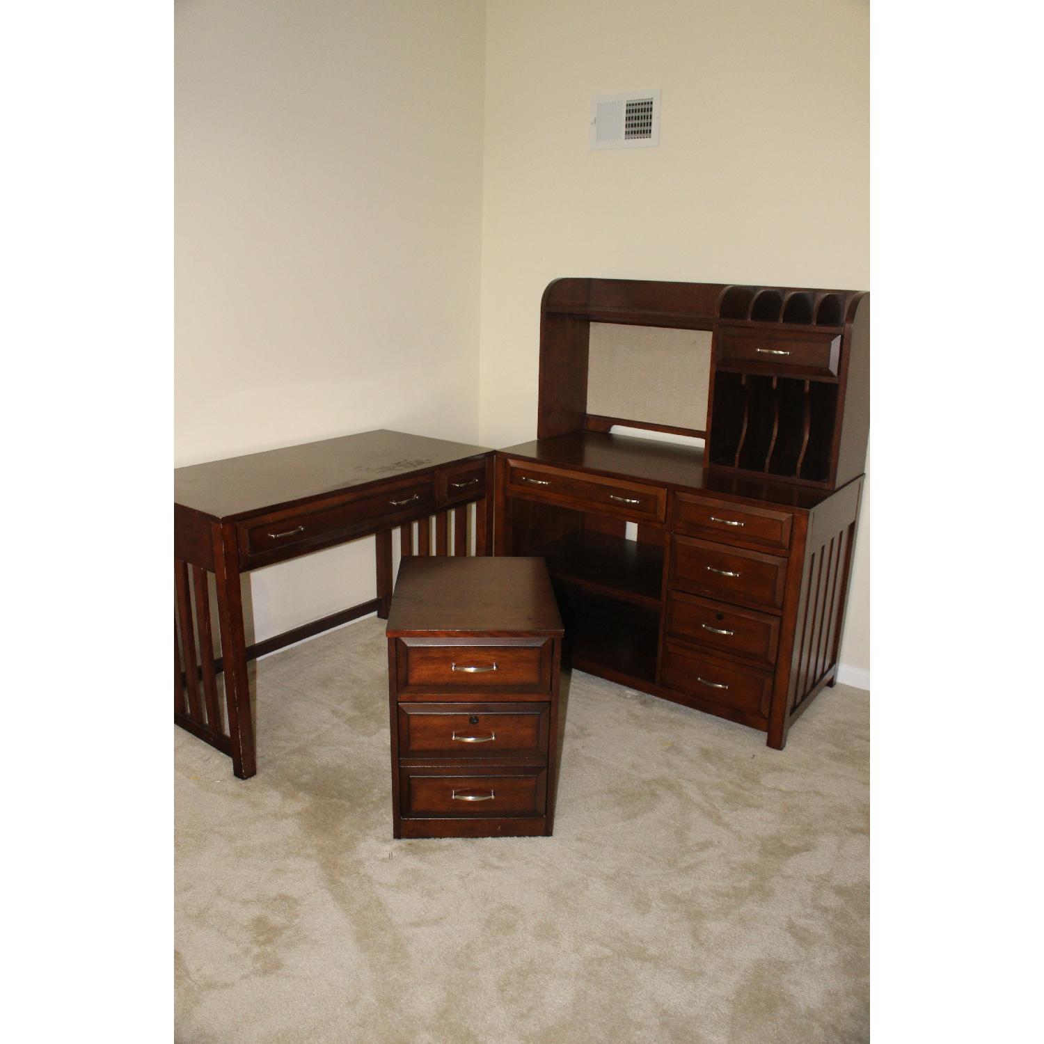 Raymour & Flanigan 4Piece Beacon Office Collection & Chair AptDeco