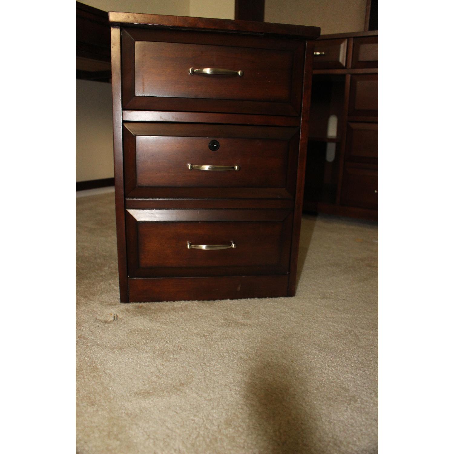 Raymour & Flanigan 4-Piece Beacon Office Collection & Chair - image-6