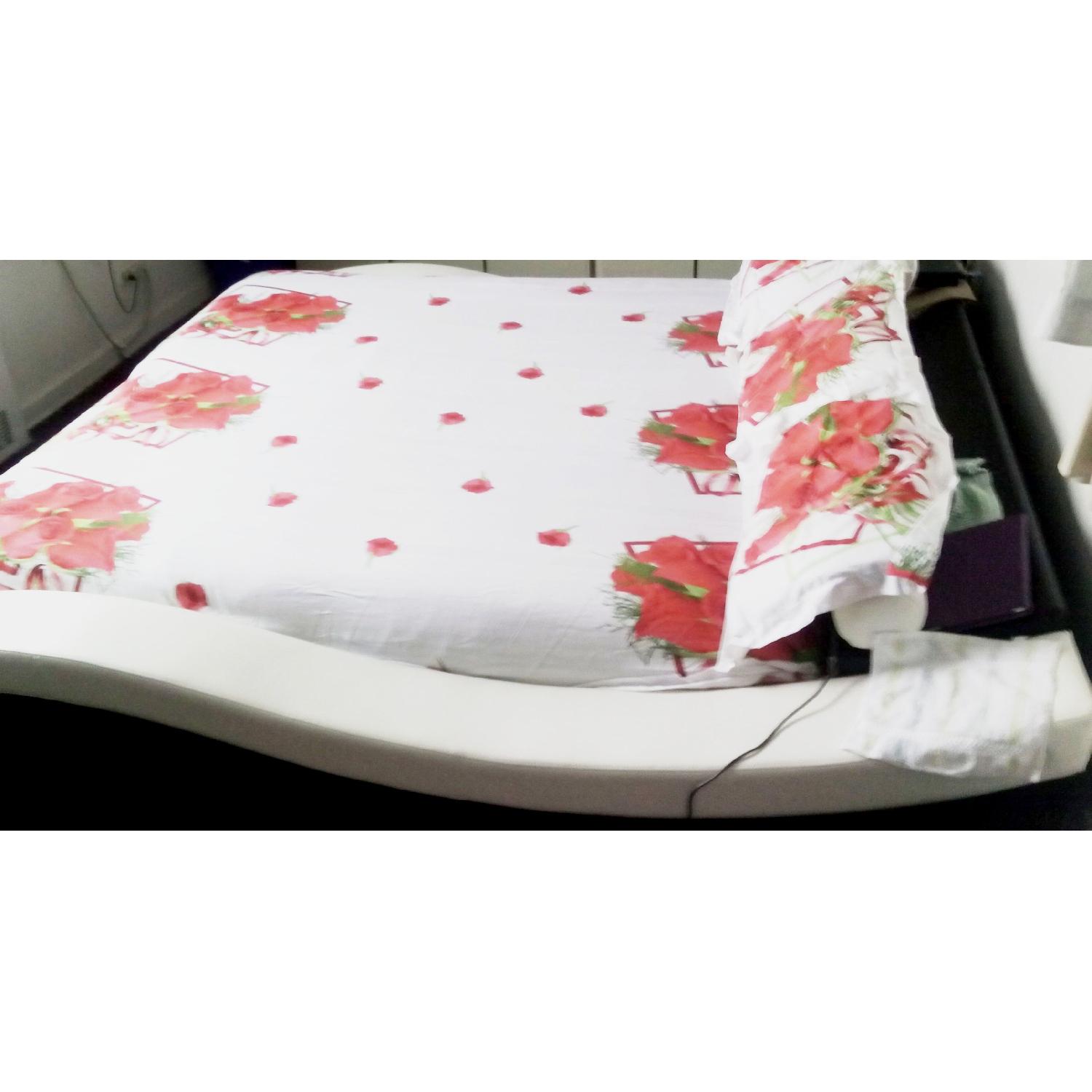Black & White Leatherette Modern Bed - image-4