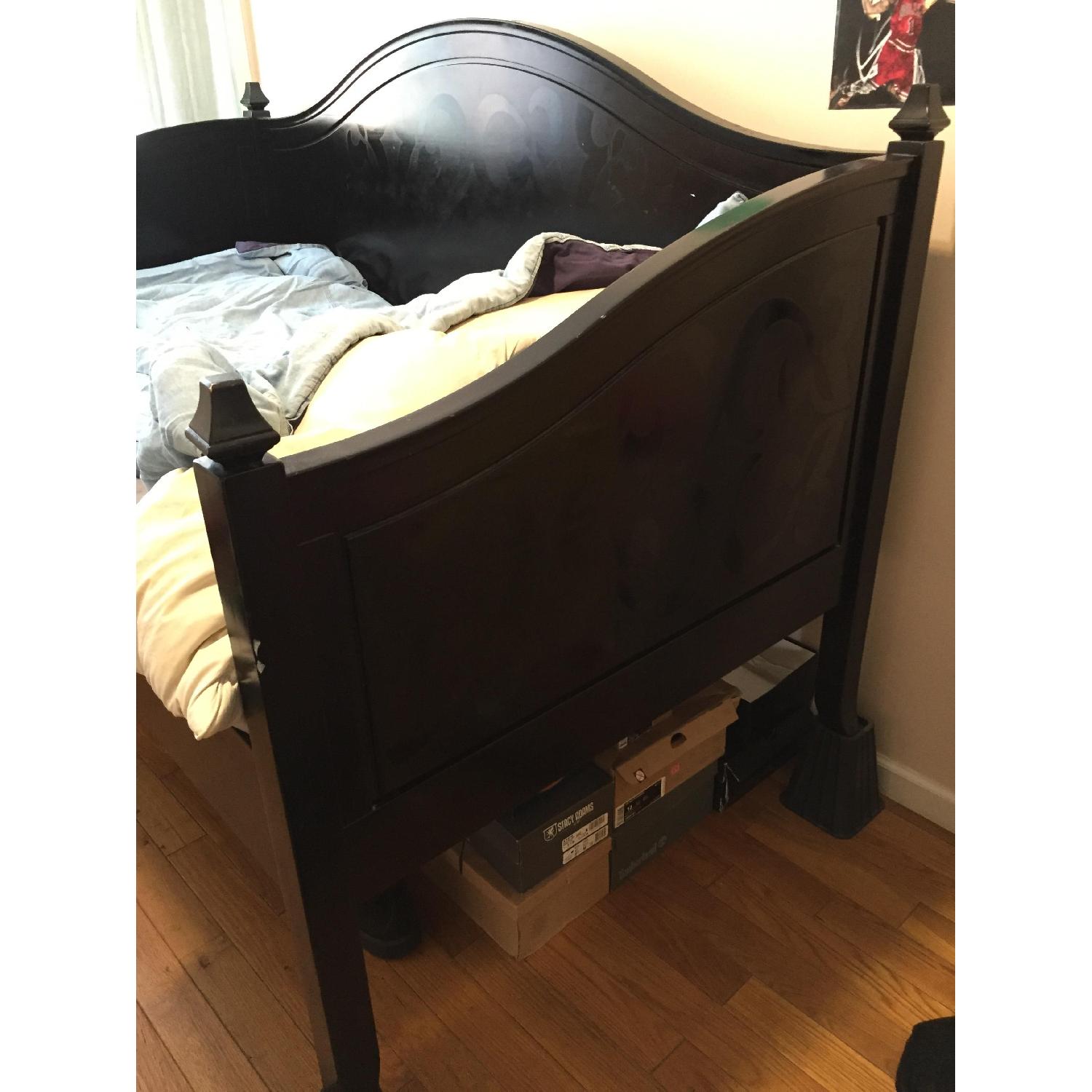 Rooms to Go Twin Daybed - image-1