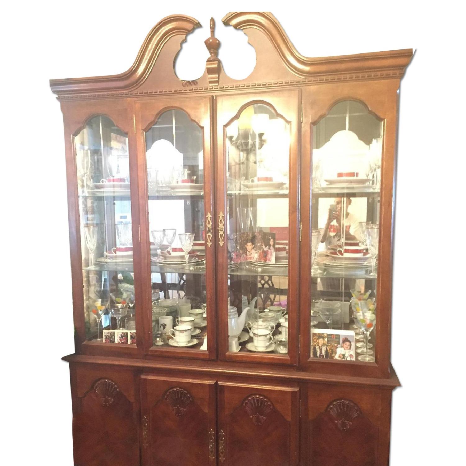 Wooden queen anne dining table