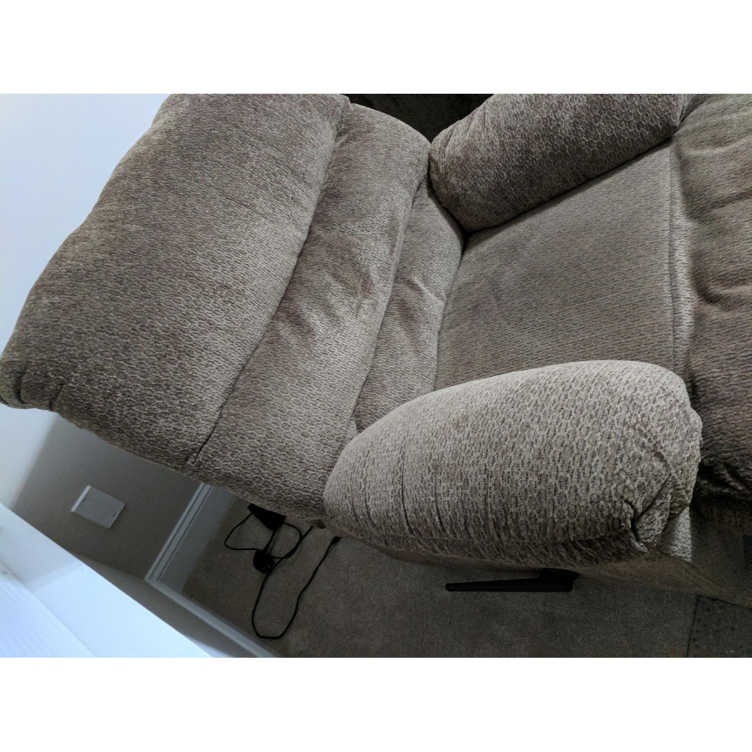 Bob's Manual Recliner - image-3