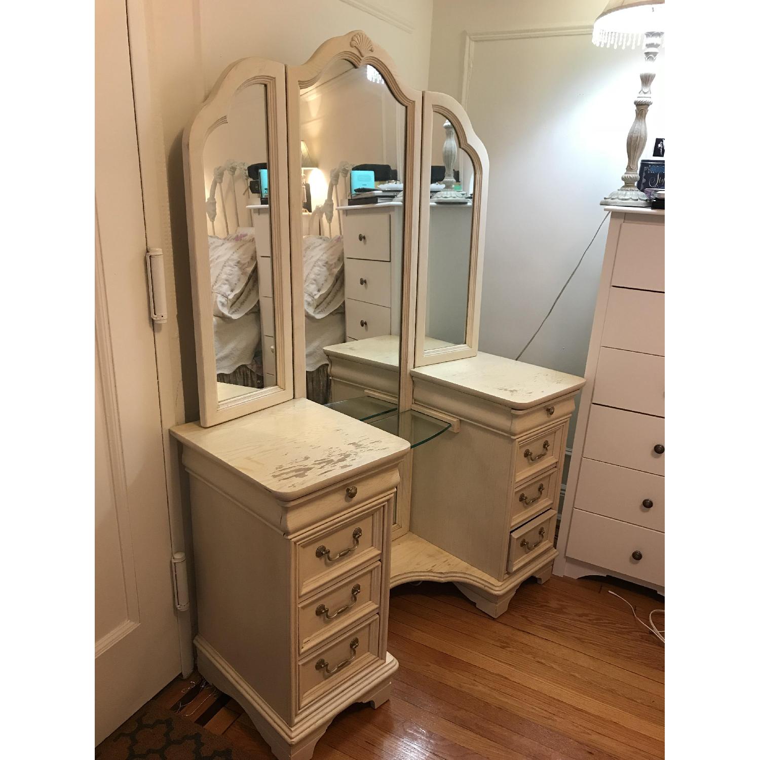 Lexington Furniture Vanity w/ Tri-Fold Mirror - image-2