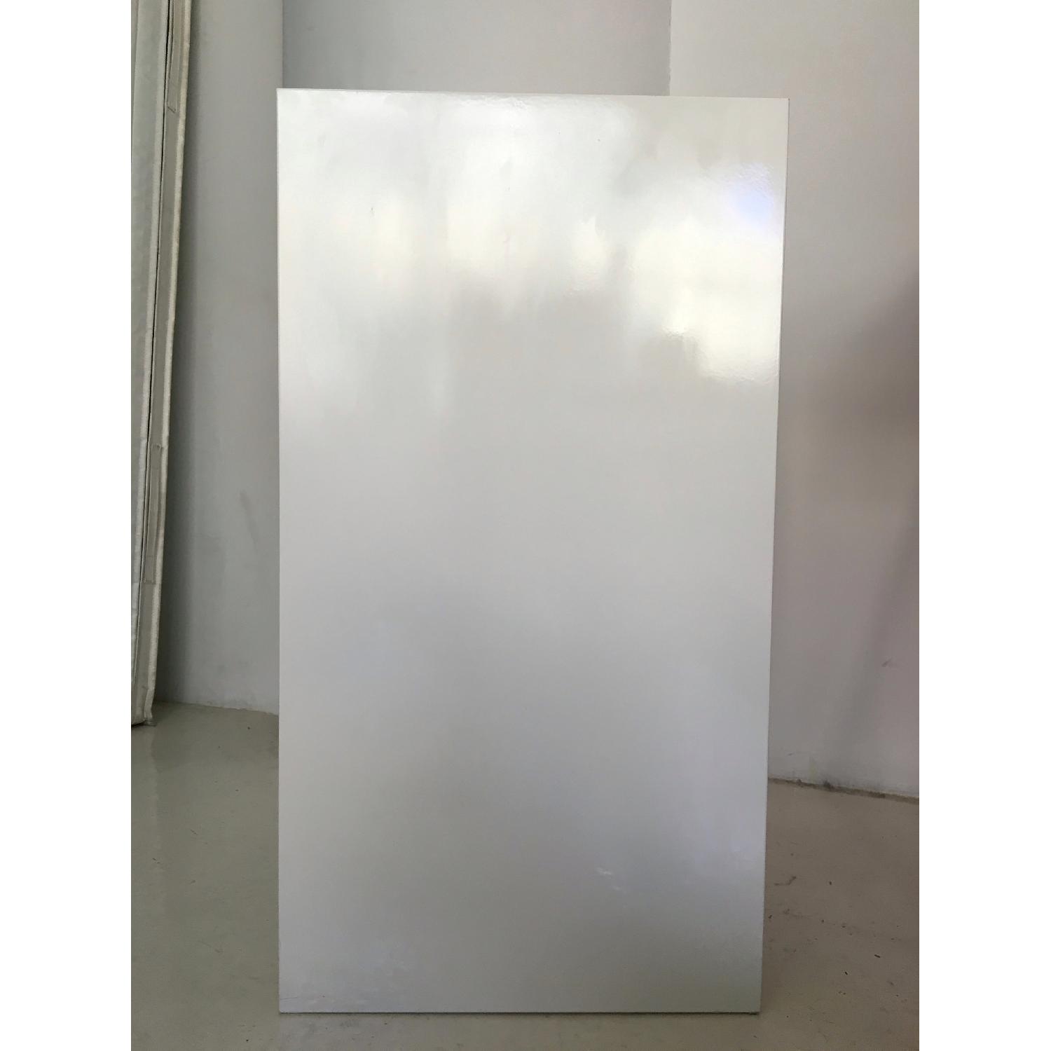 Bisley 2-Drawer Locking Filing Cabinet in White - image-3