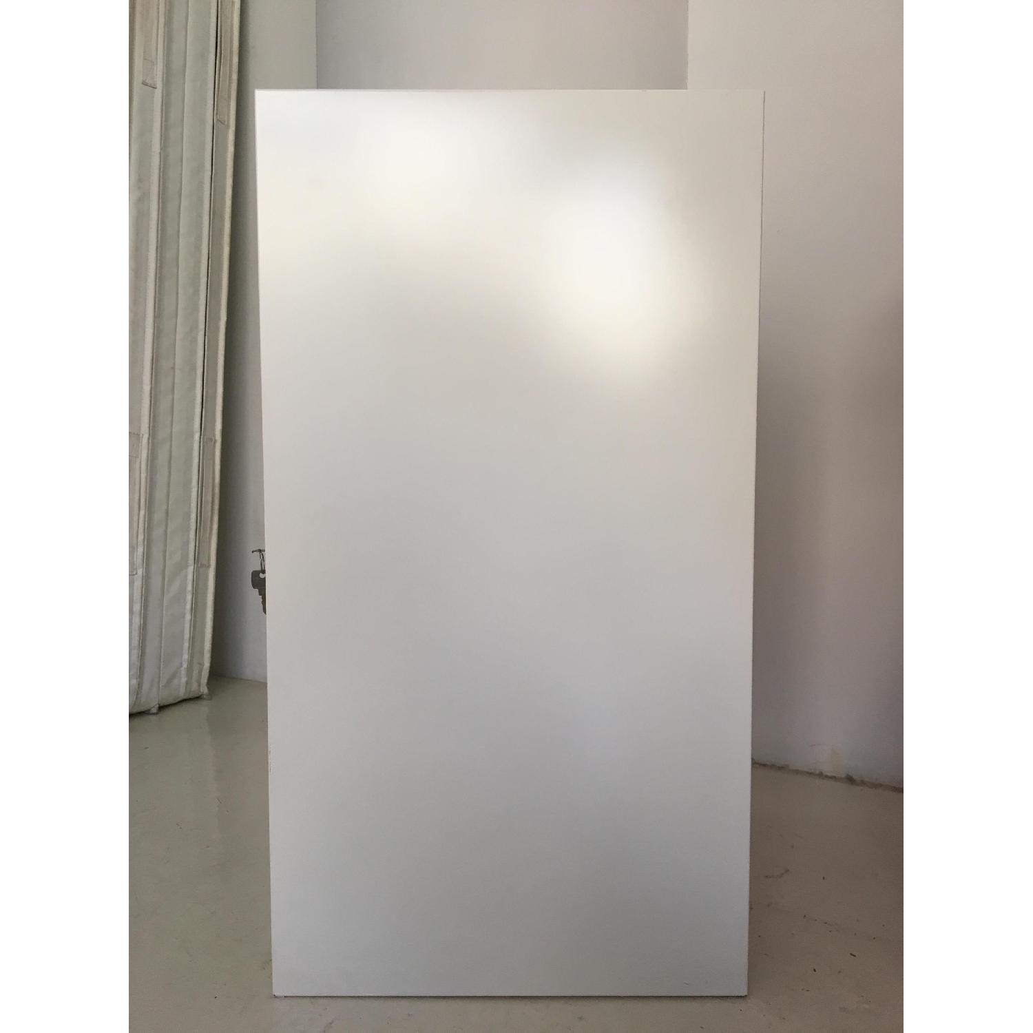 Bisley 2-Drawer Locking Filing Cabinet in White - image-4