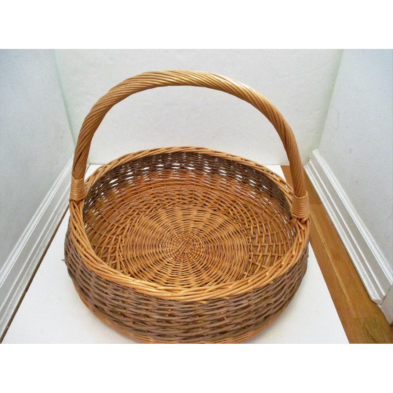 Round Wicker Basket with Handle AptDeco