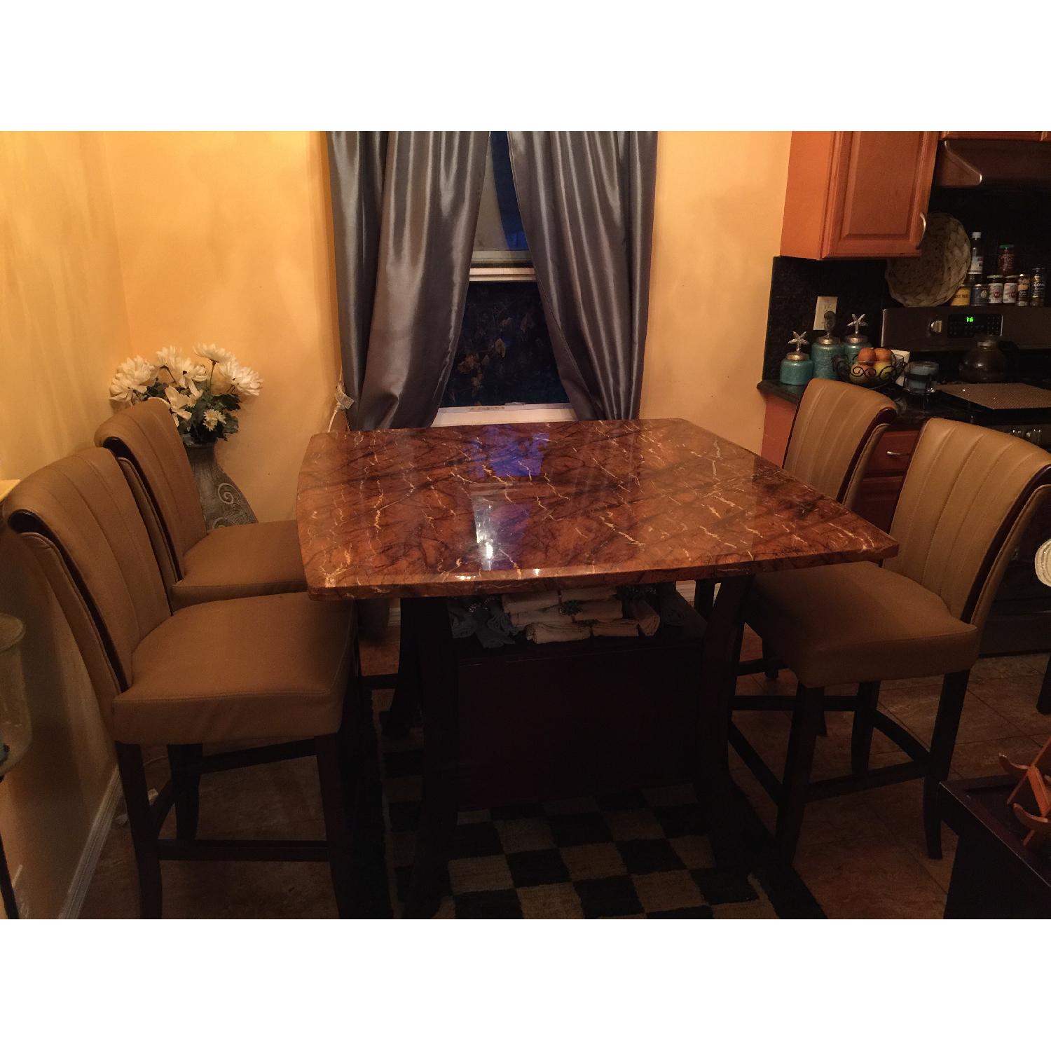 Raymour & Flanigan Beige Marble Top Dining Table w/ 4 Beige Vinyl