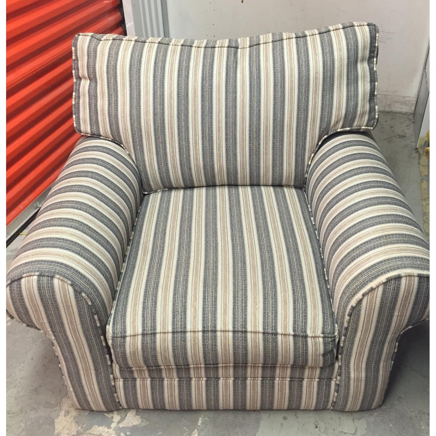 Bob's Furniture Queen Sleeper Sofa + Chair AptDeco