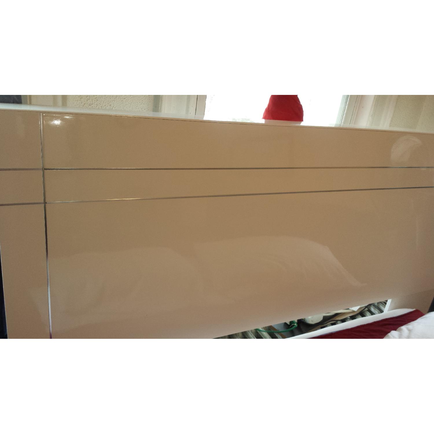 Delta Queen Size Bed Frame - image-2