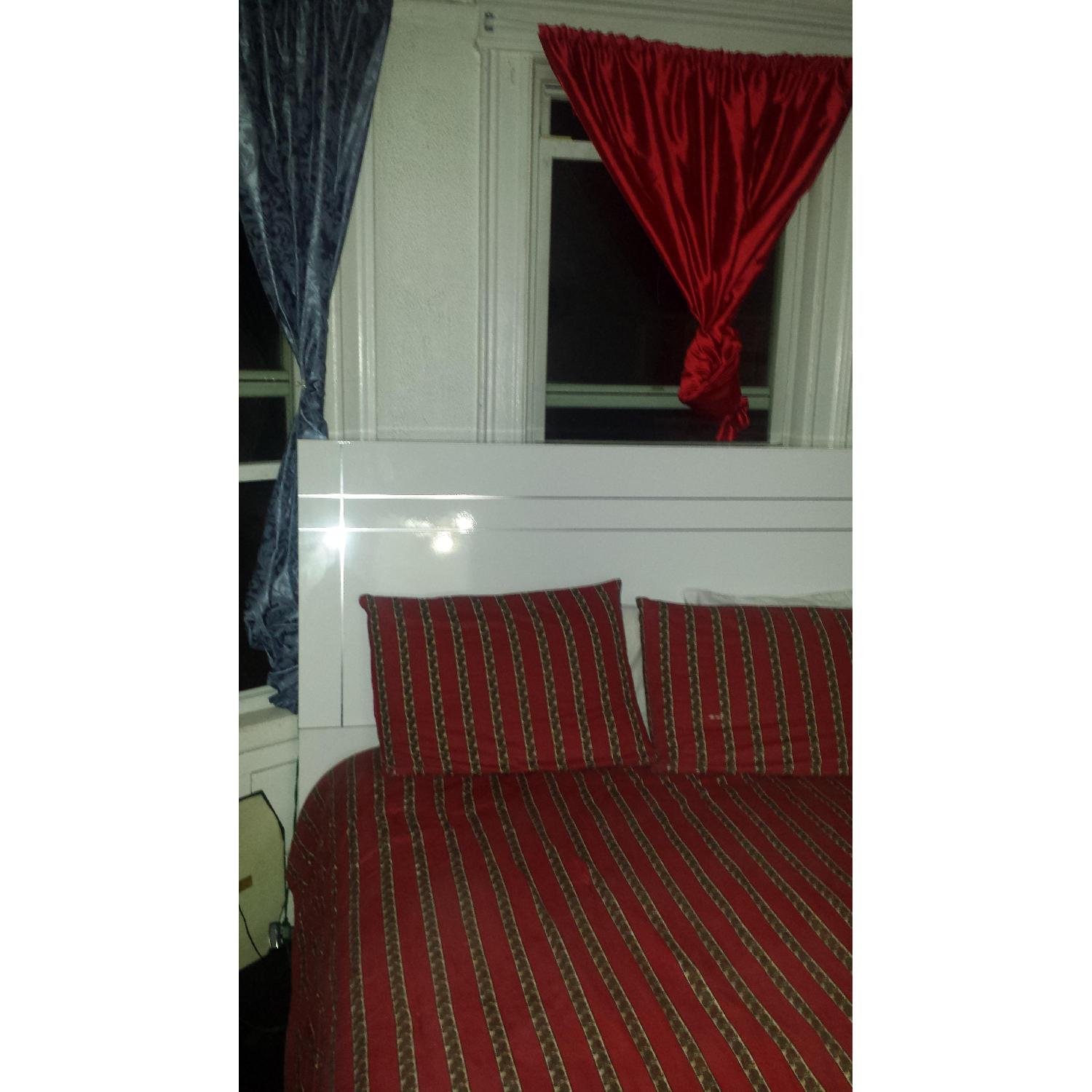 Delta Queen Size Bed Frame - image-6