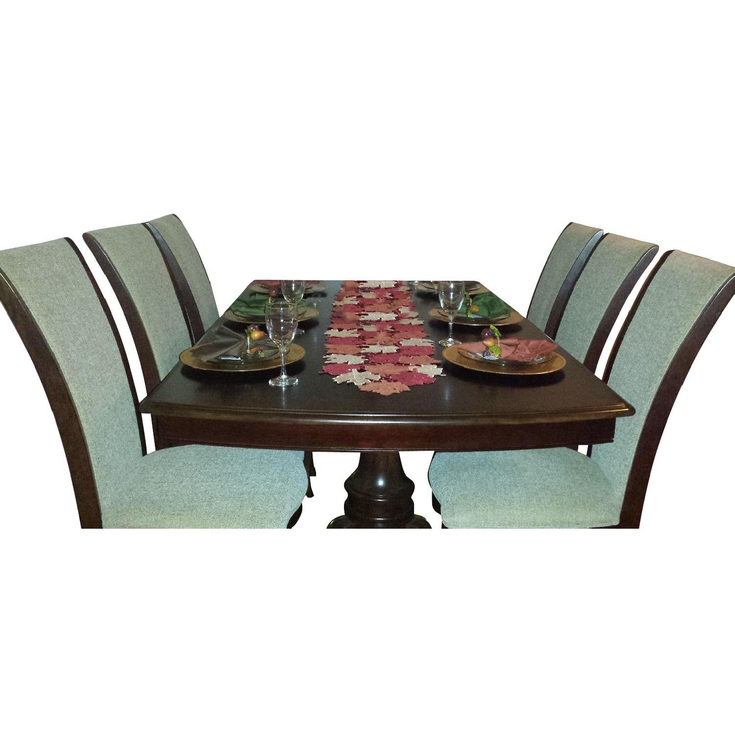 Raymour & Flanigan Solid Wood Dining Table w/ 6 Chairs AptDeco