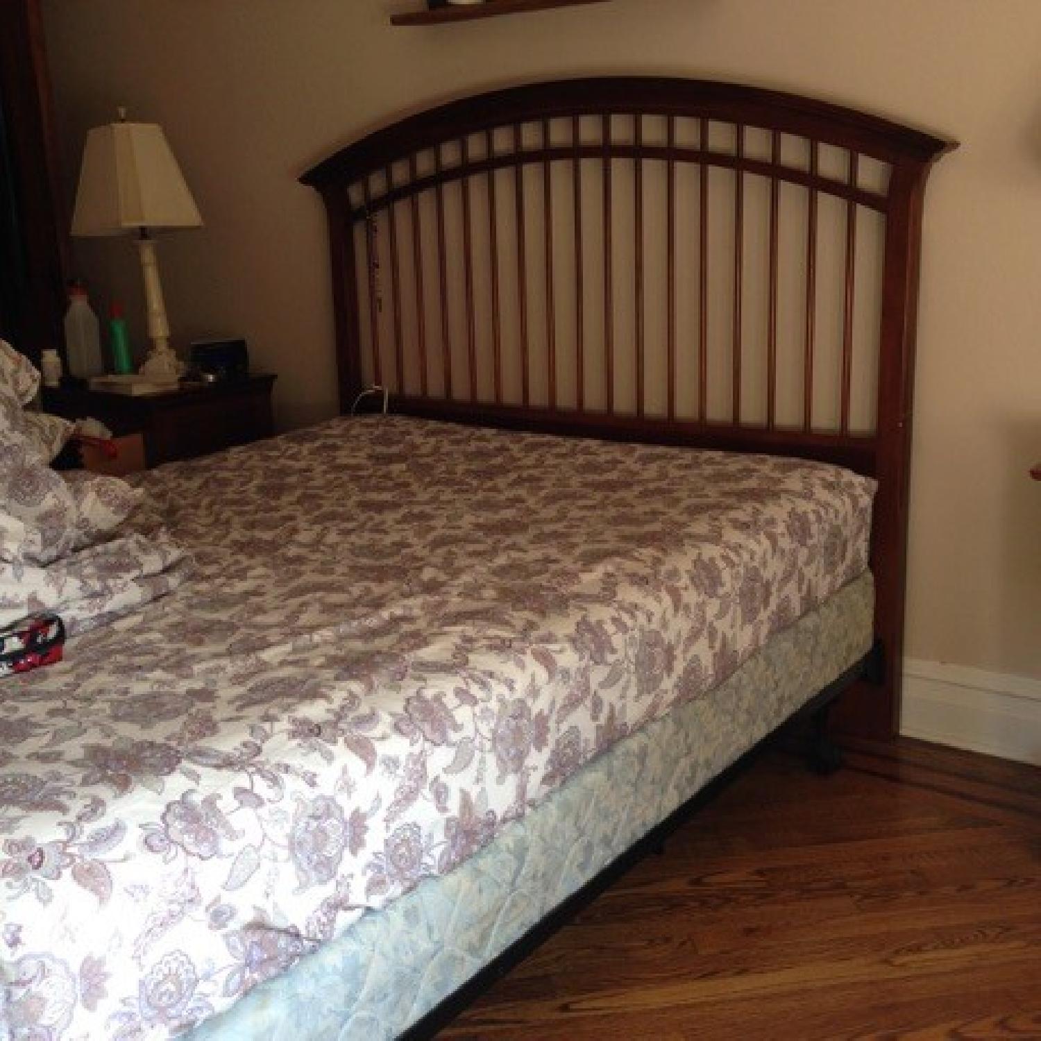 Thomasville 6-Piece Queen Bedroom Set - image-3